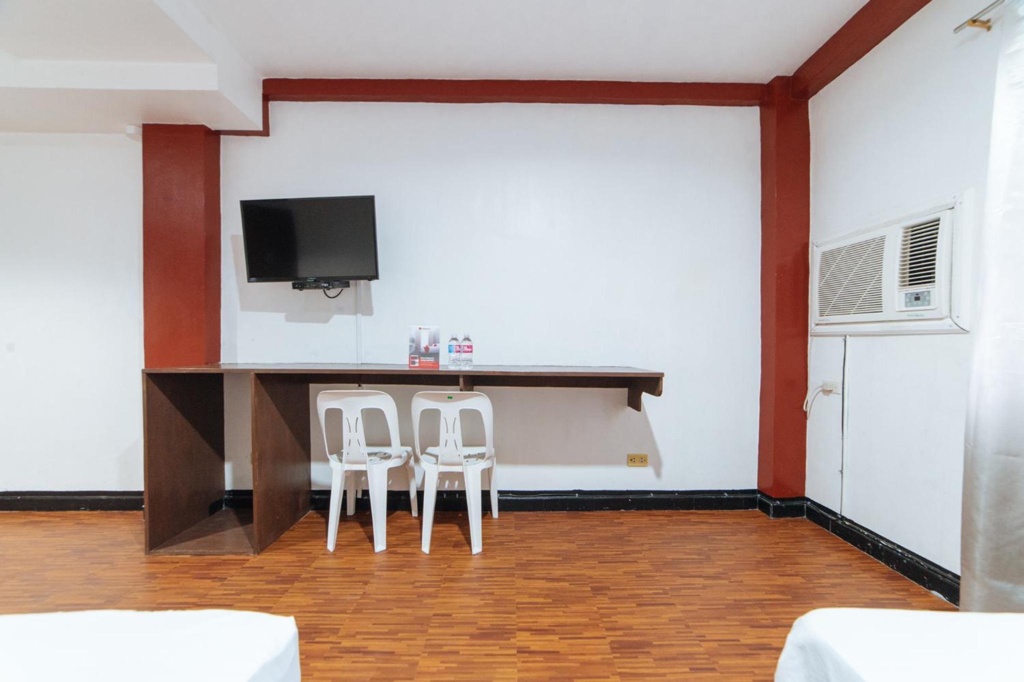 Family Room - Photo 4