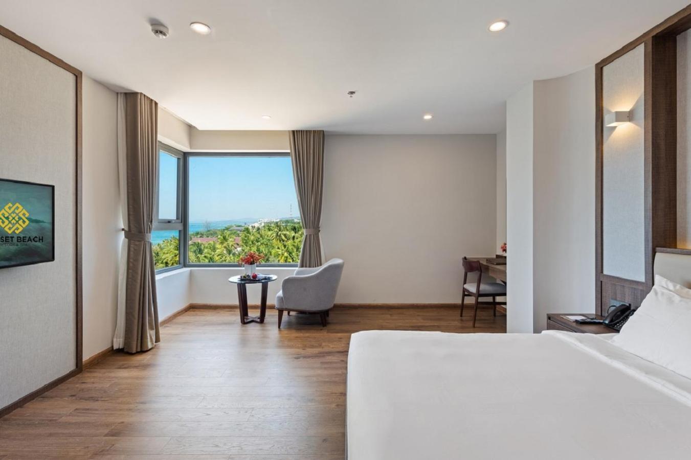 Deluxe King Ocean Partial View - Photo 3