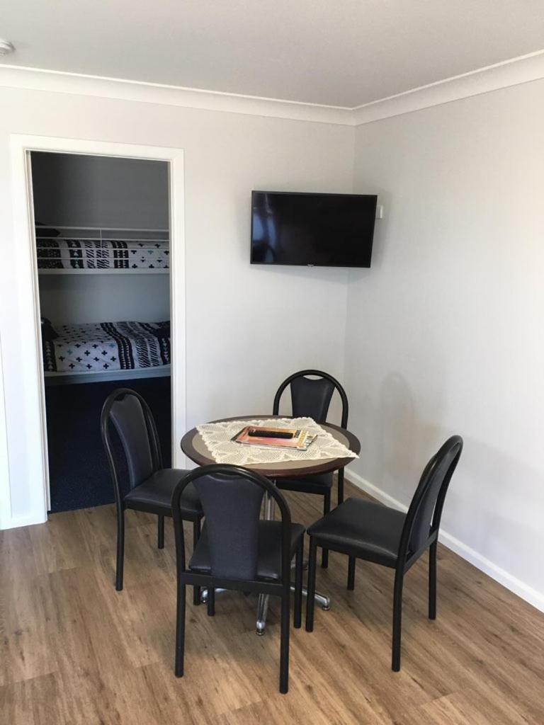 Deluxe Family Suite - Photo 3