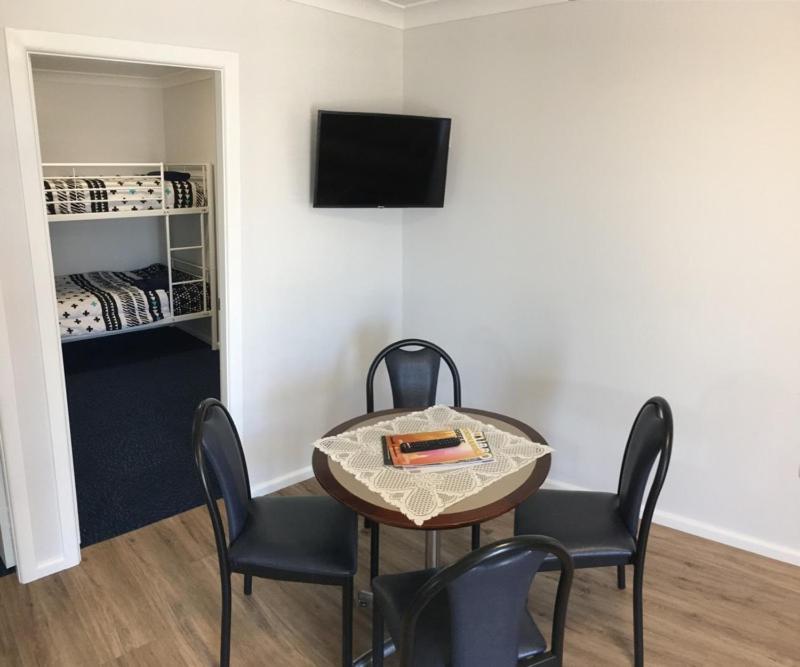 Deluxe Family Suite - Photo 5
