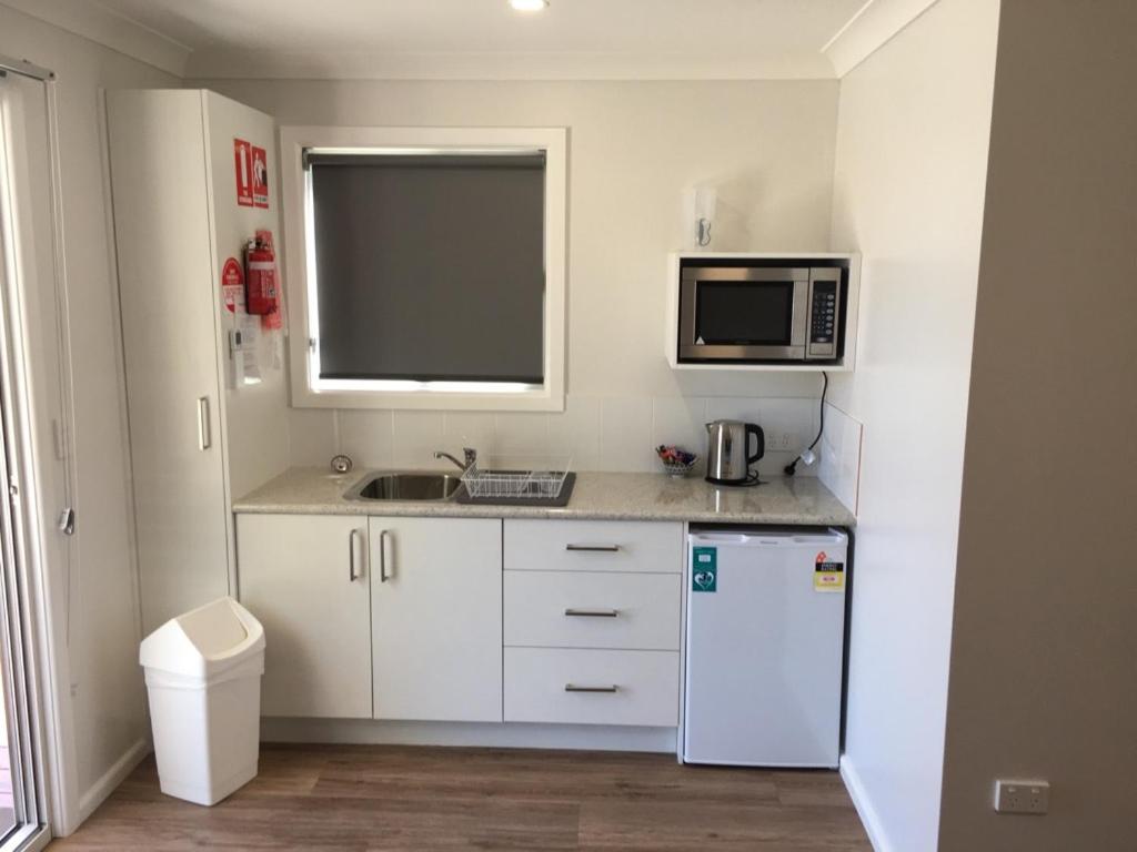 Deluxe Family Suite - Photo 8