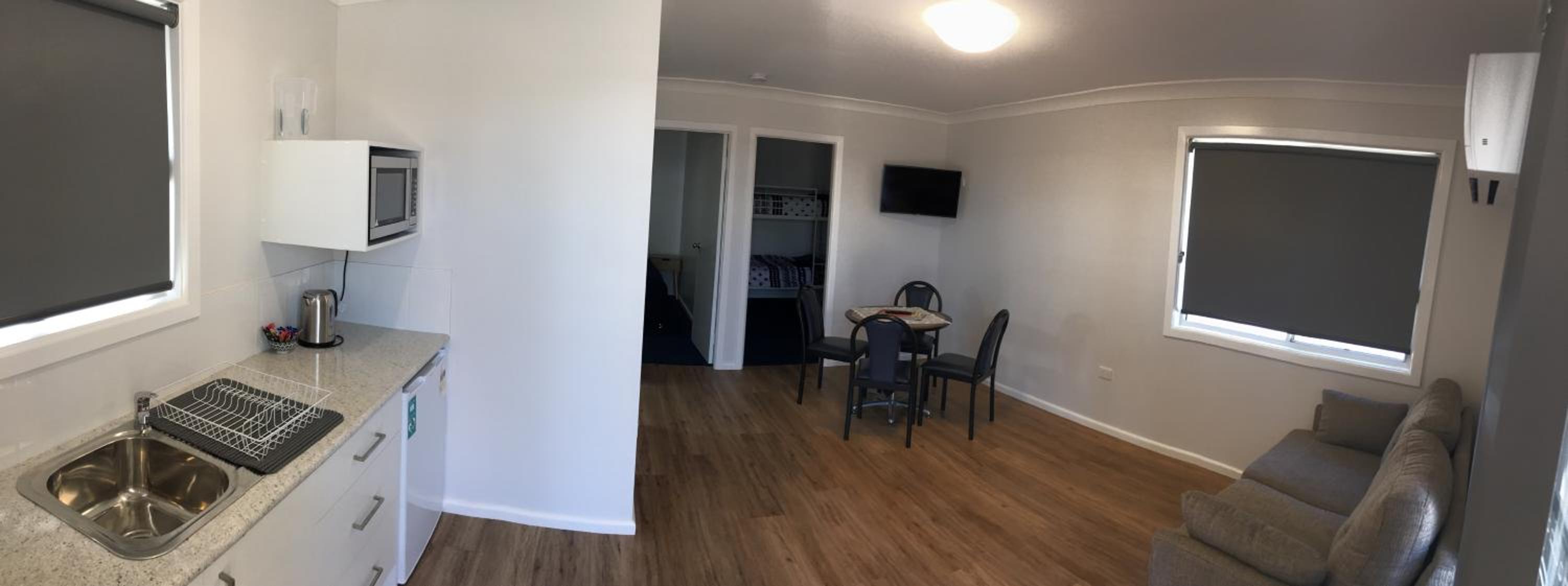 Deluxe Family Suite - Photo 7