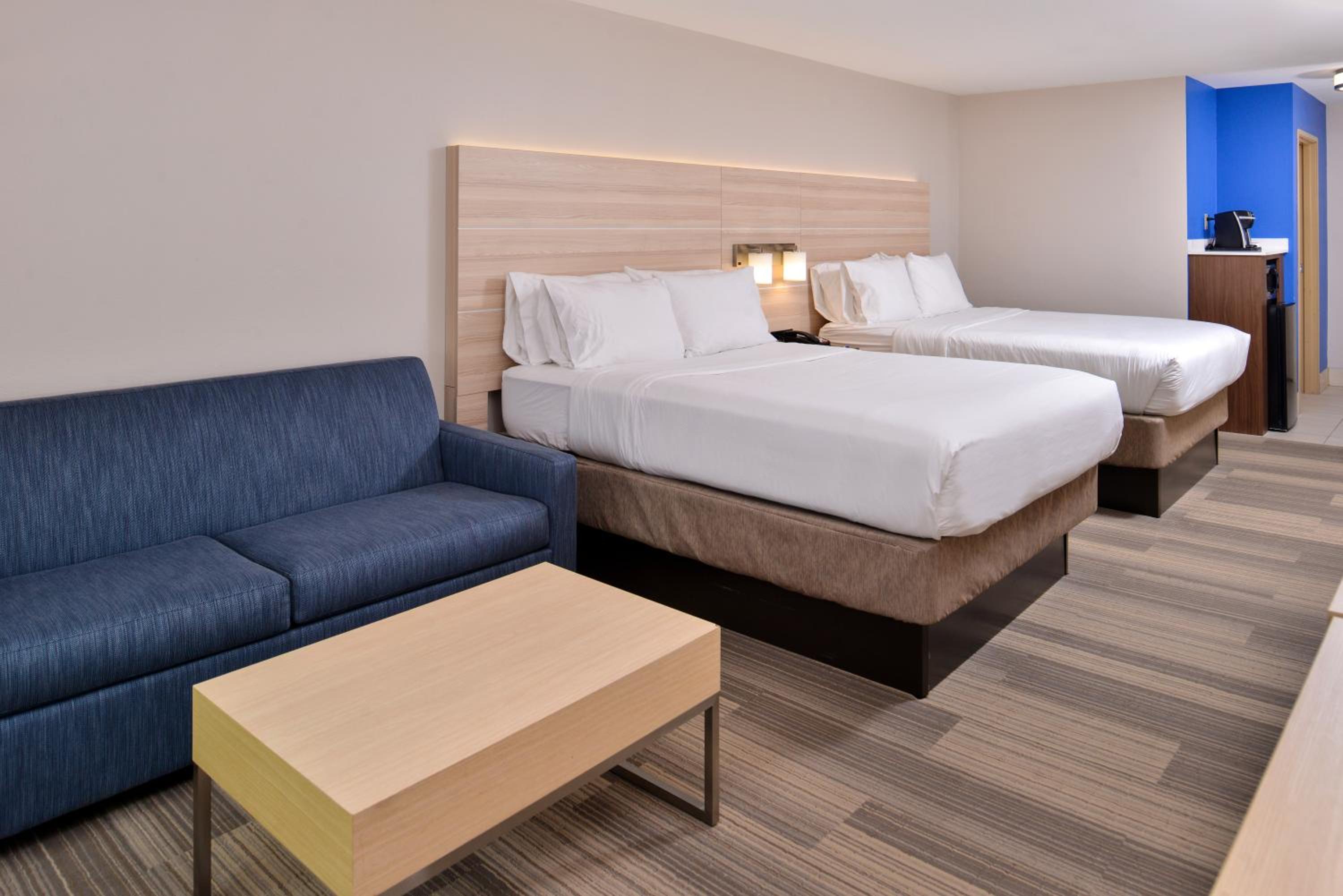 Suite with Two Queen Beds - Photo 1