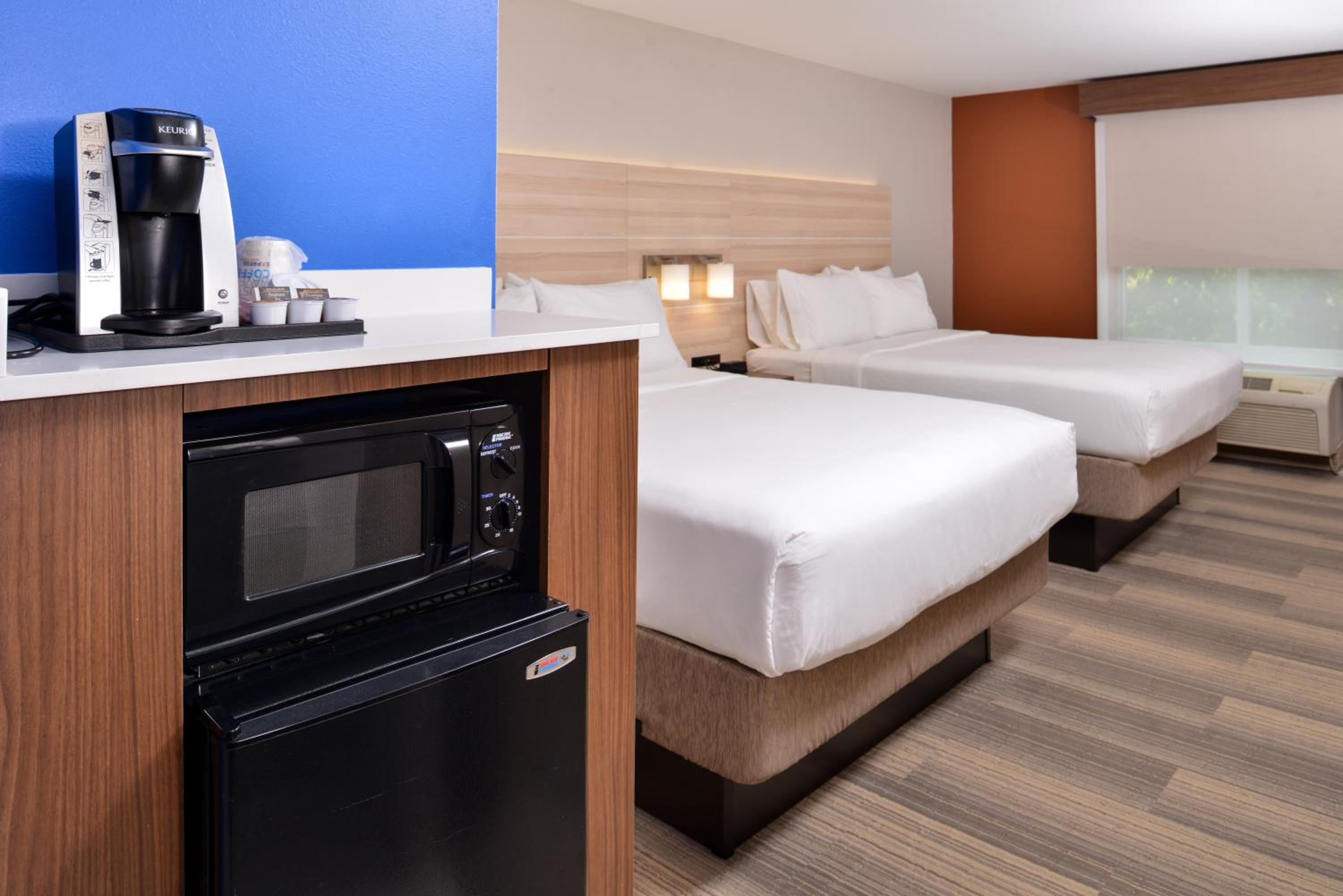 Suite with Two Queen Beds - Photo 2