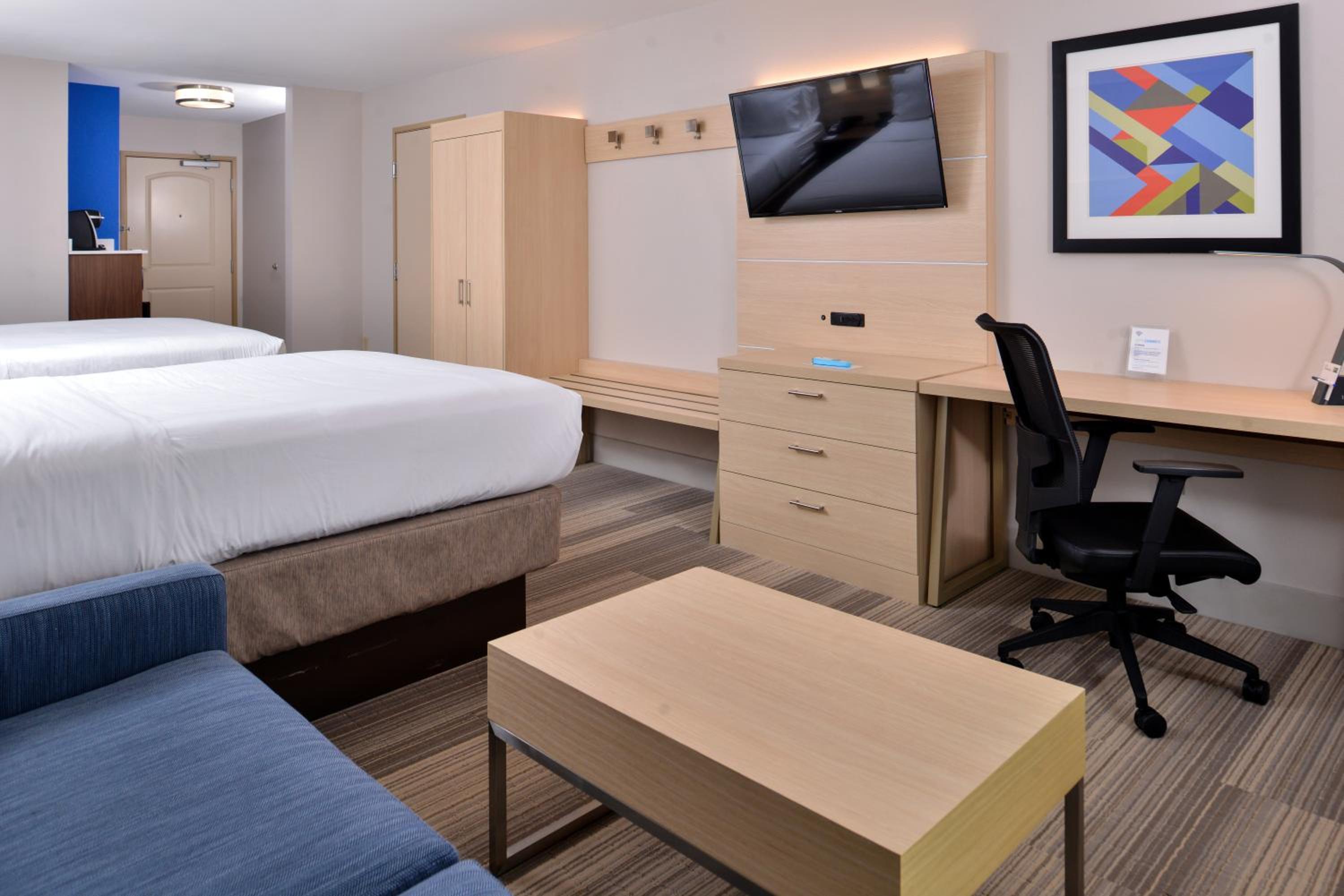 Suite with Two Queen Beds - Photo 3