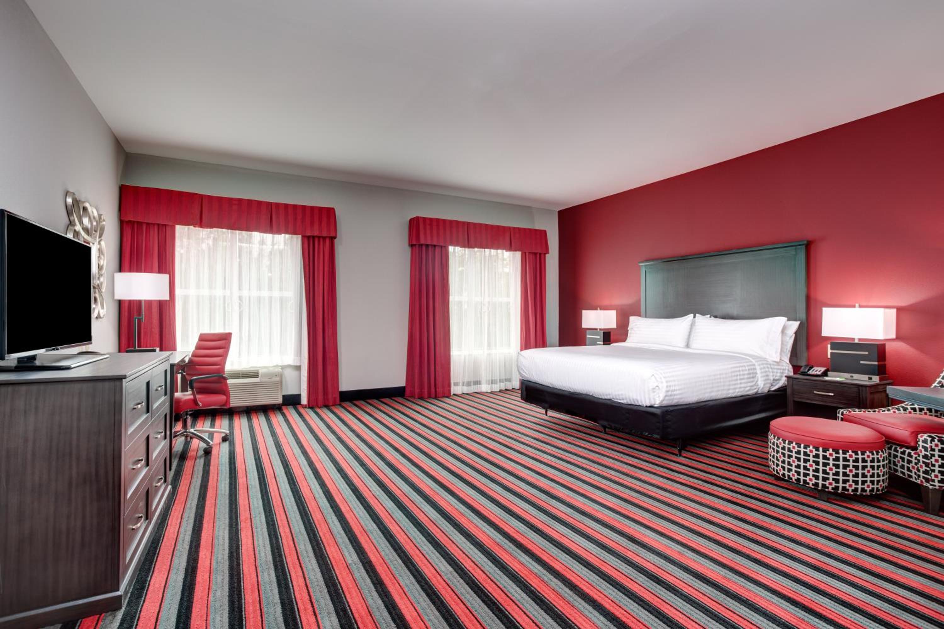 Standard King Room - Mobility Accessible photo 3