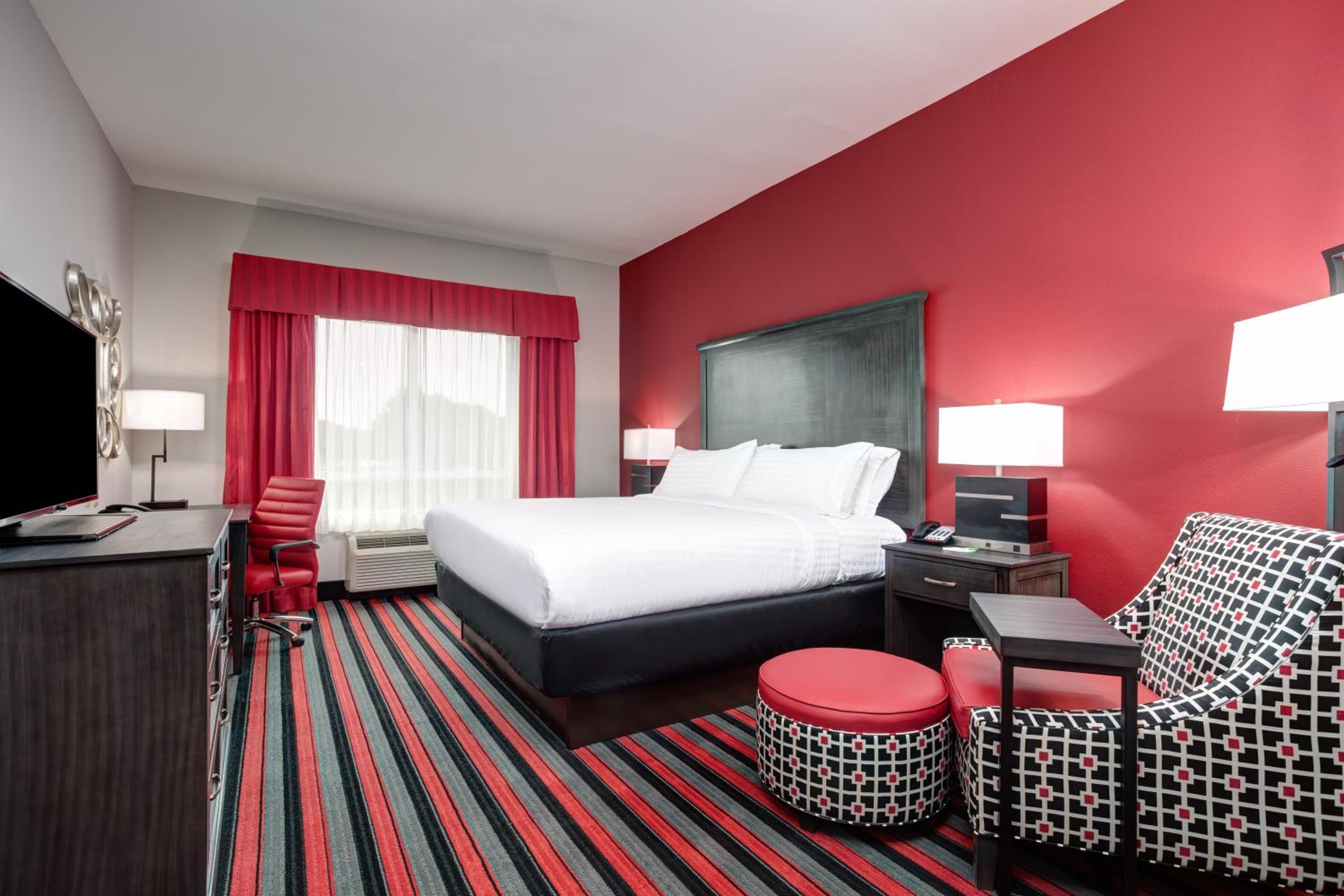Standard King Room - Mobility Accessible photo 2
