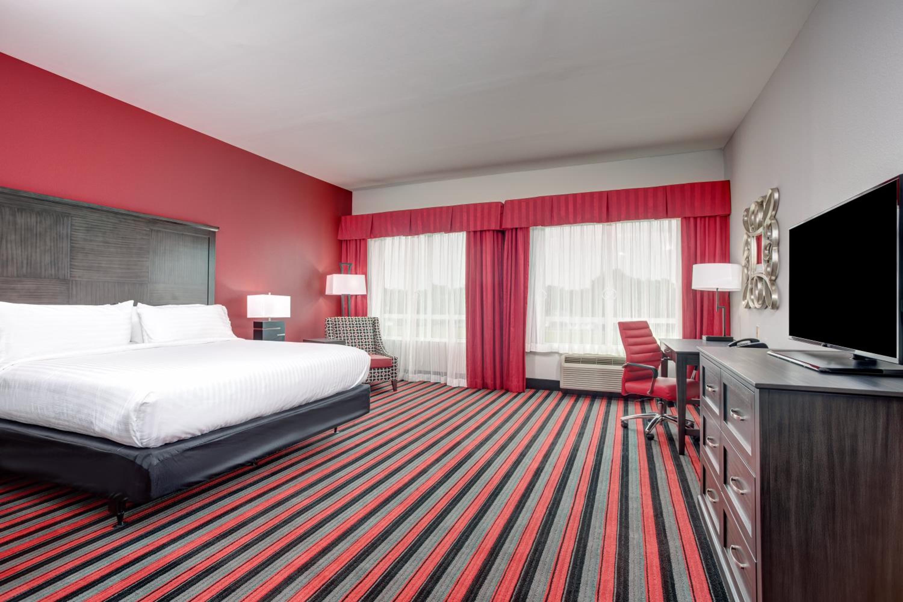 Standard King Room - Mobility Accessible photo 1