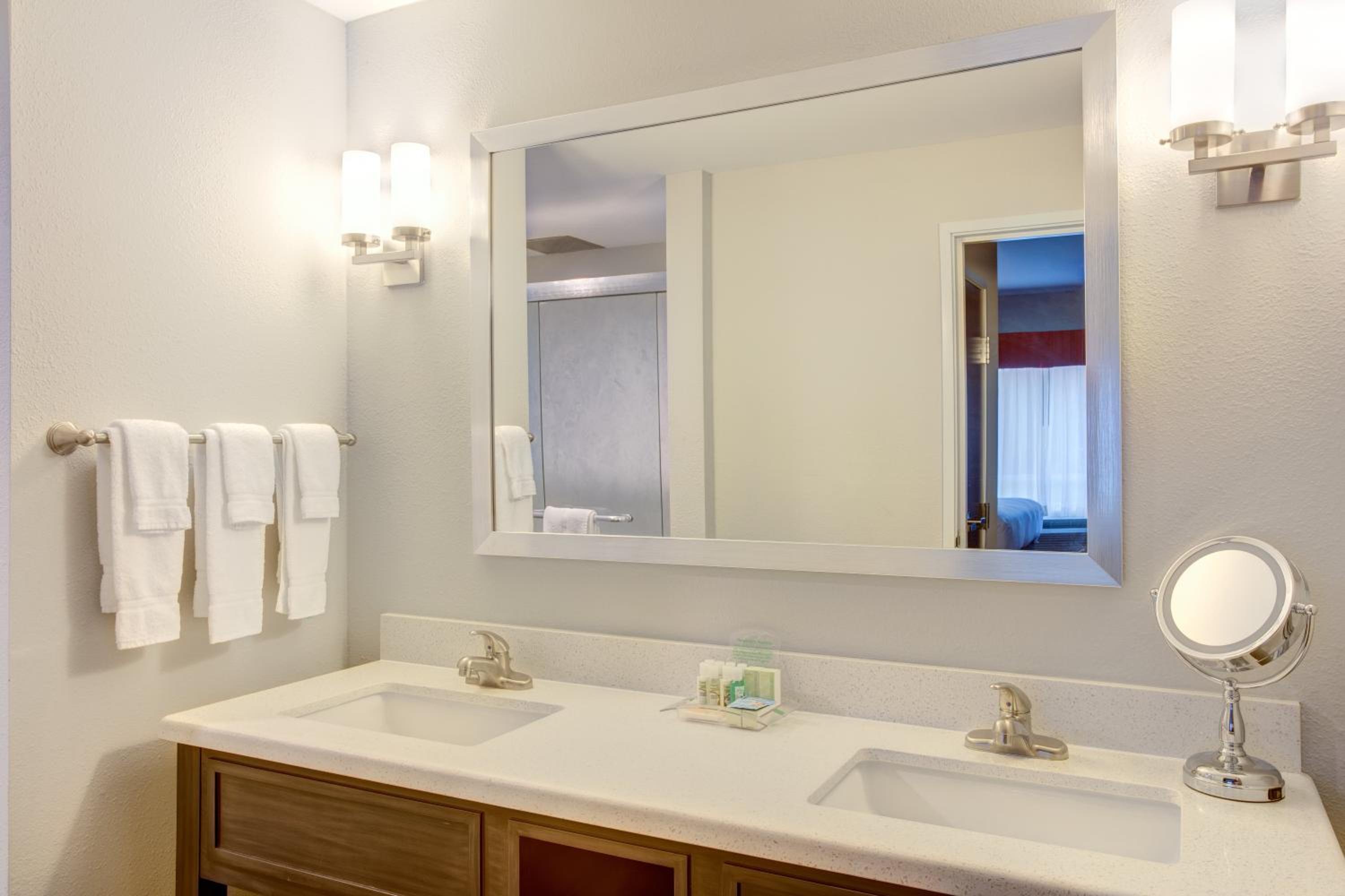 King Suite - Communications Accessible