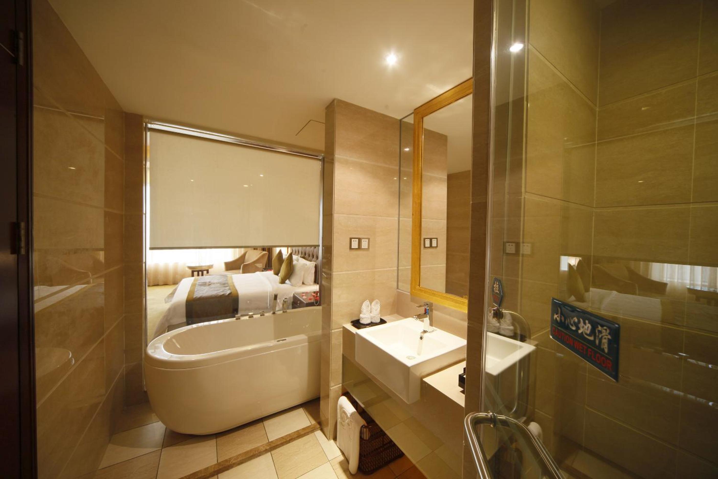 Deluxe Queen Room photo 3