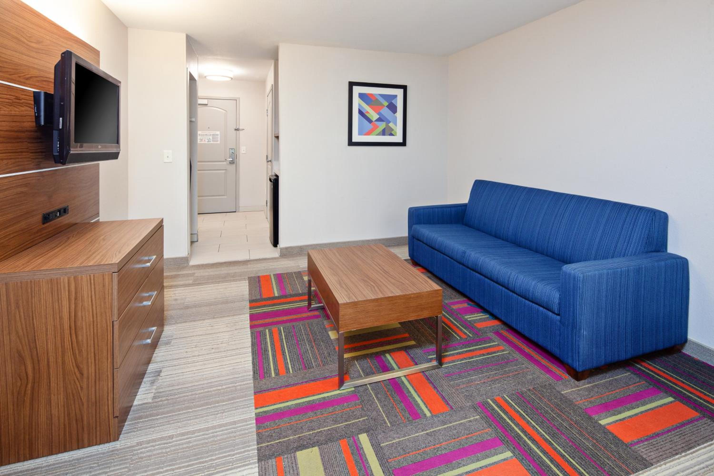 Queen Suite - Photo 1