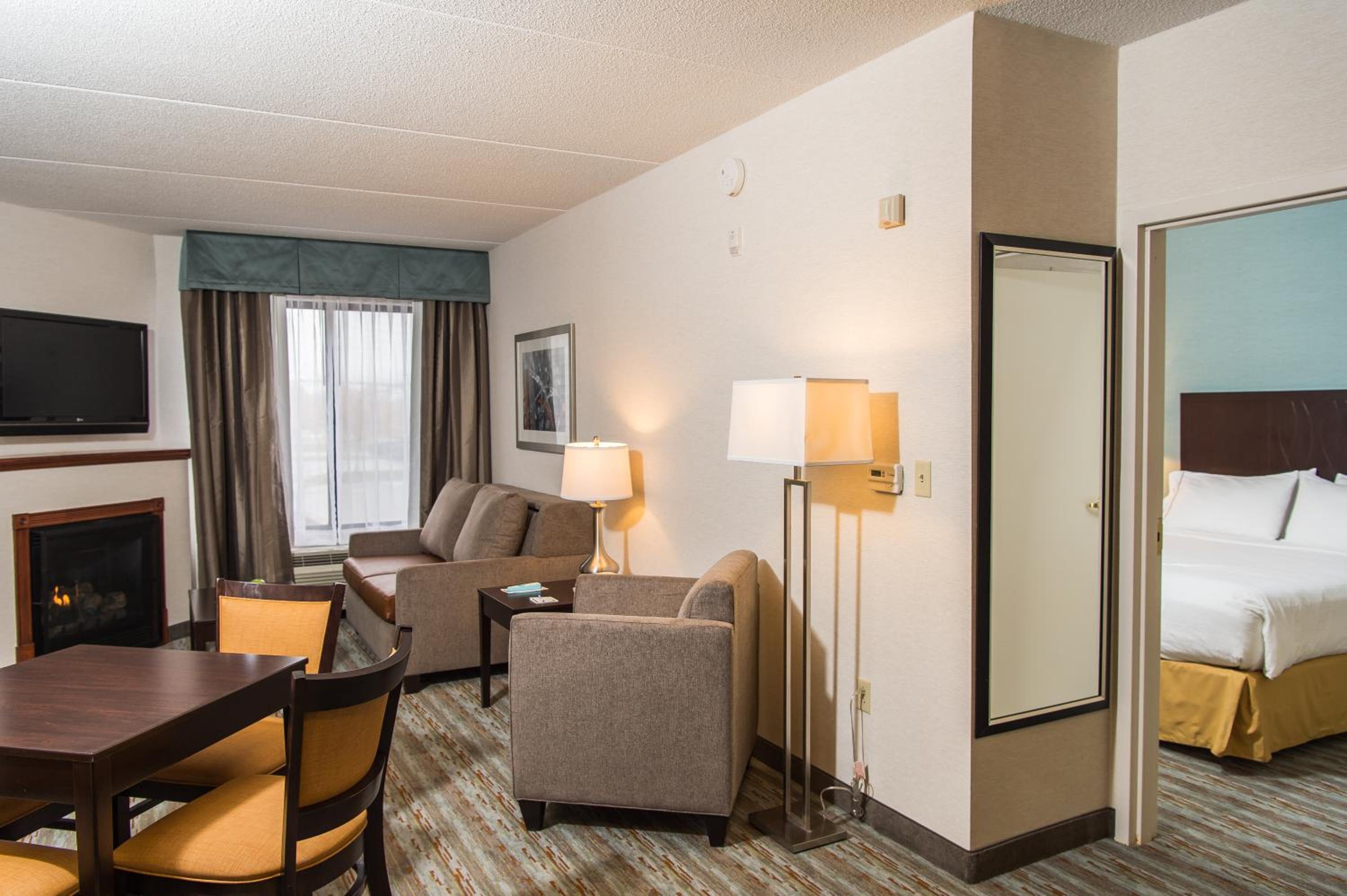 Executive Queen Suite - Non-Smoking - Photo 7
