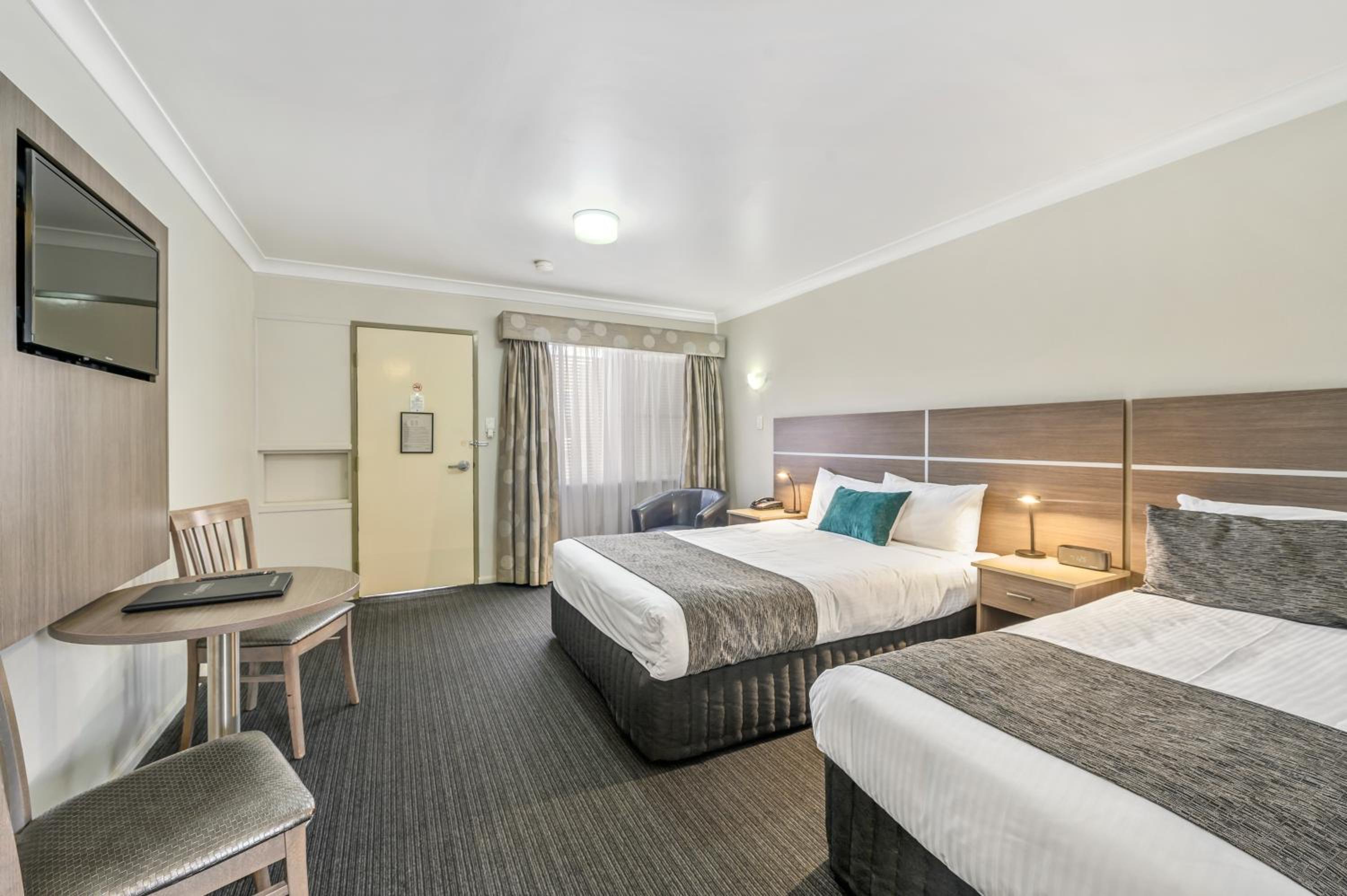 Premier room - 1 Queen, 1 Single - Non Smoking