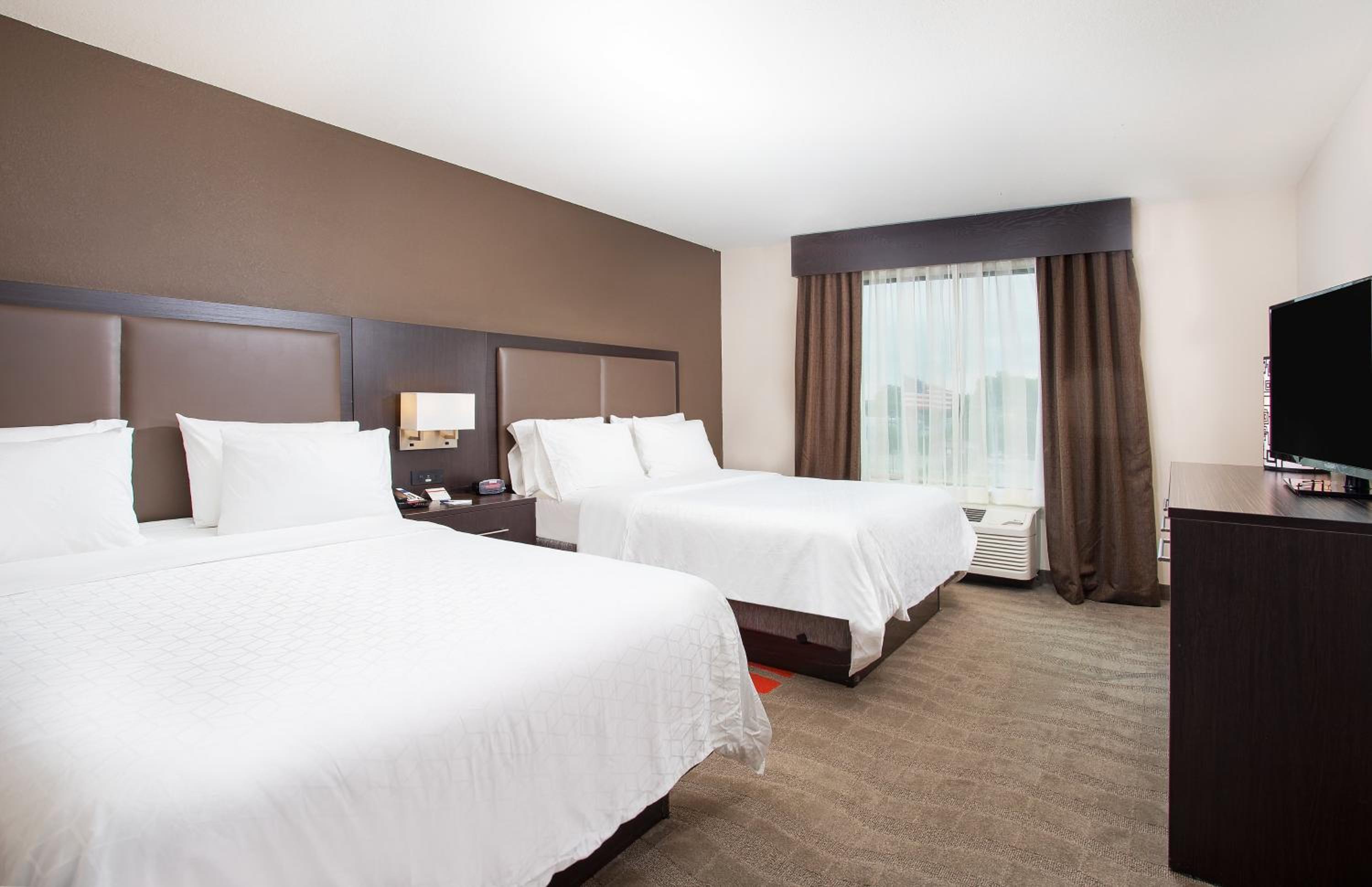 Queen Room with Two Queen Beds - Hearing Accessible/Non-Smoking