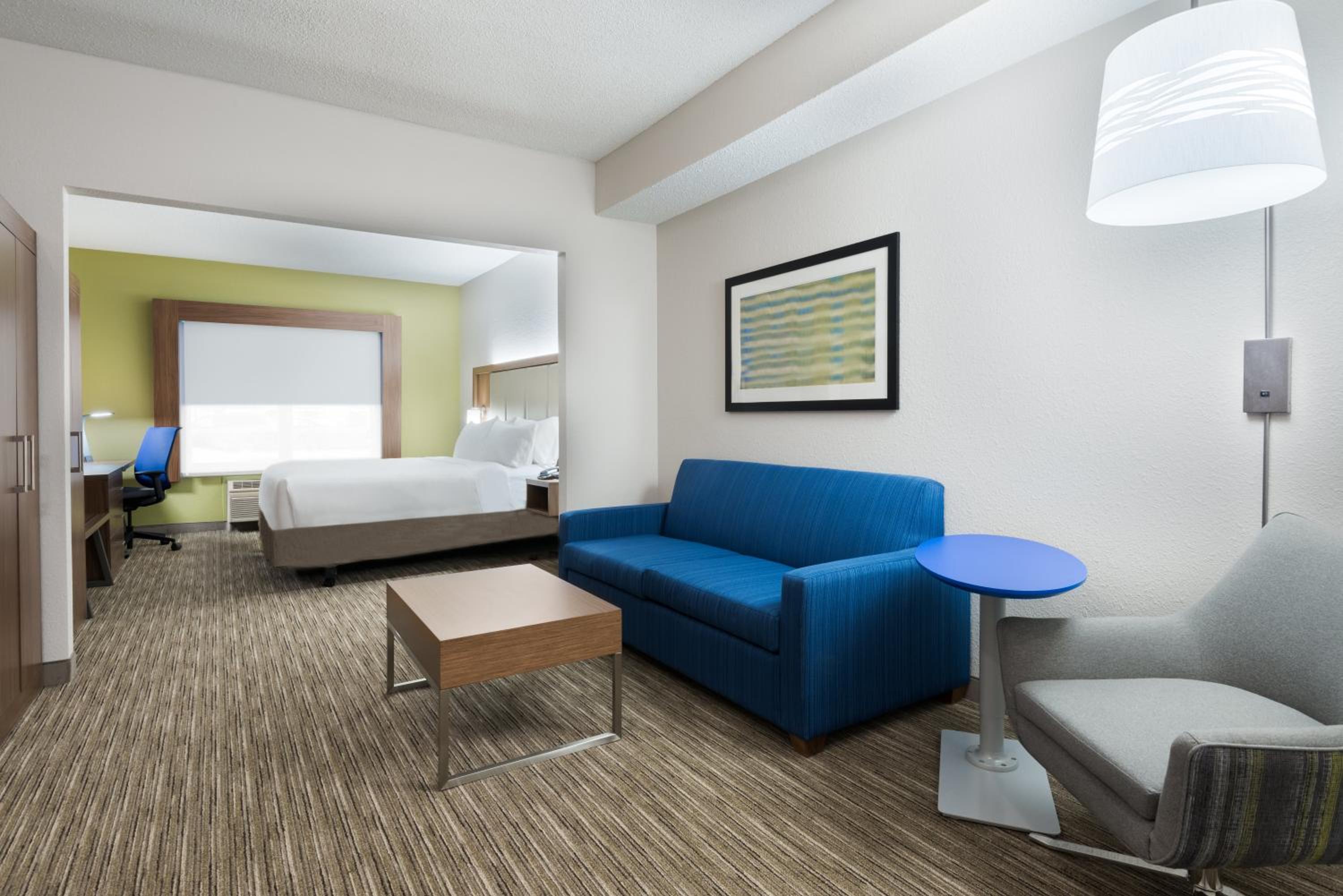 King suite with Bath Tub - hearing Accessible/Non-Smoking - Photo 2