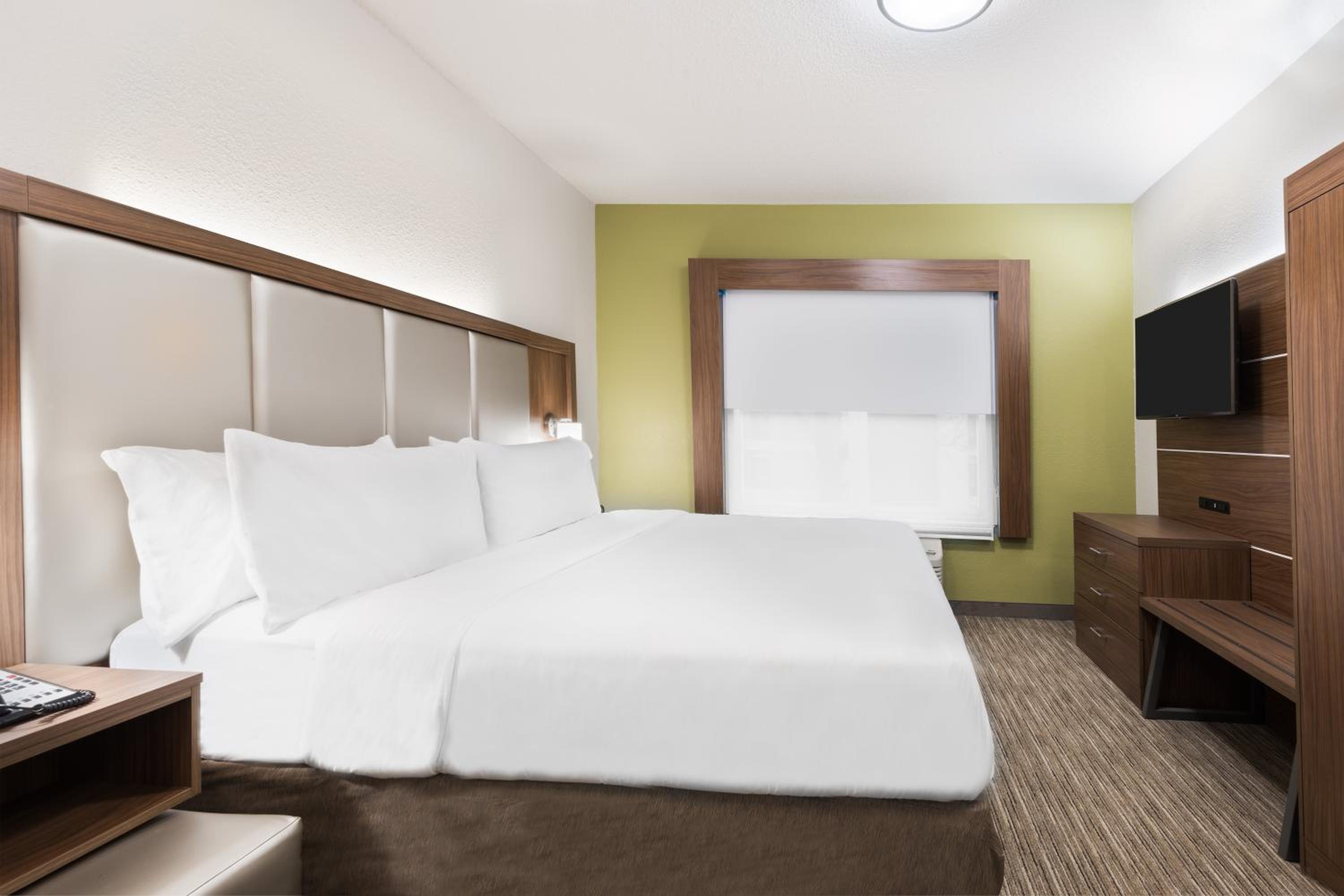 One-Bedroom King Suite with Sofa Bed - Photo 1