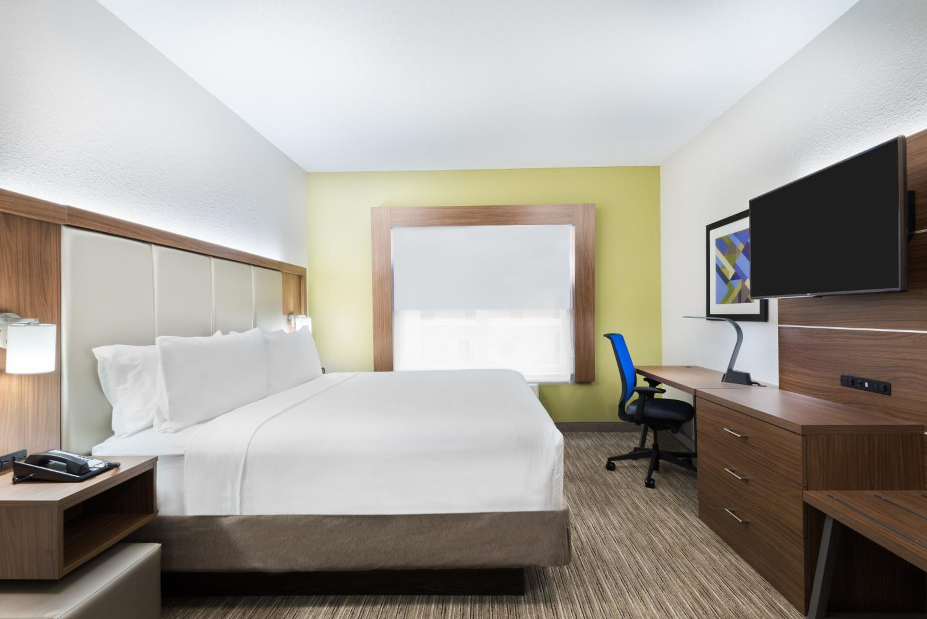 King Suite with Sofa Bed - Photo 4
