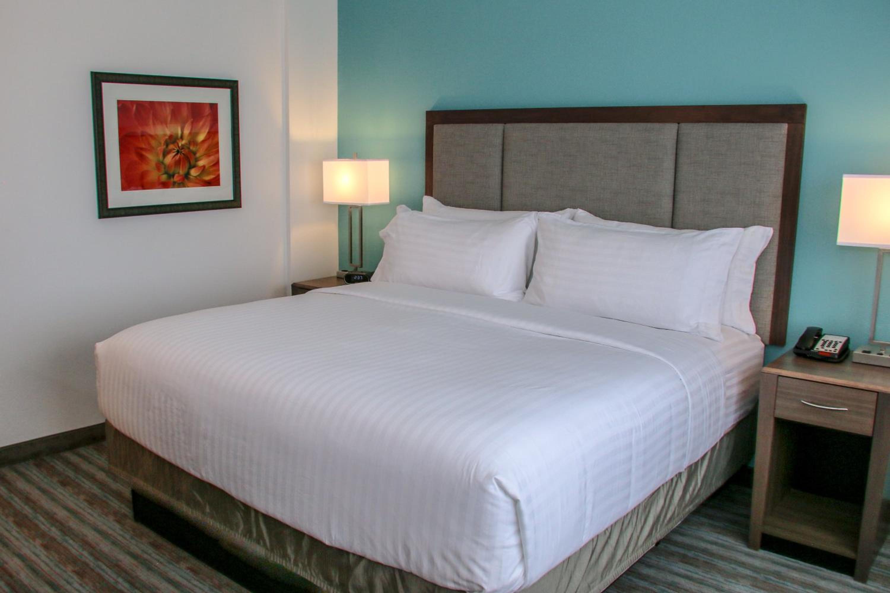 King Room - Hearing Accessible photo 3