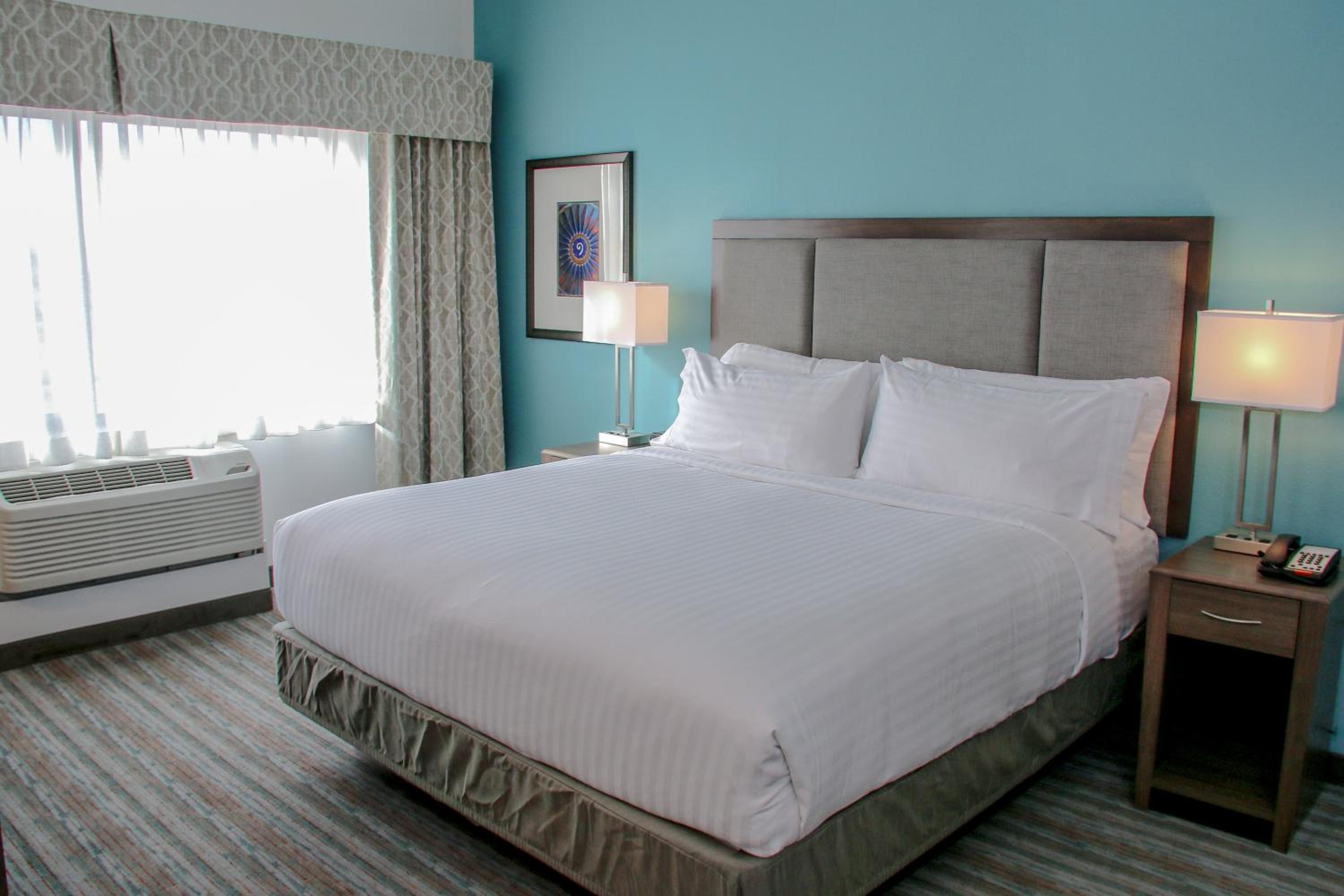 Standard King Room photo 1