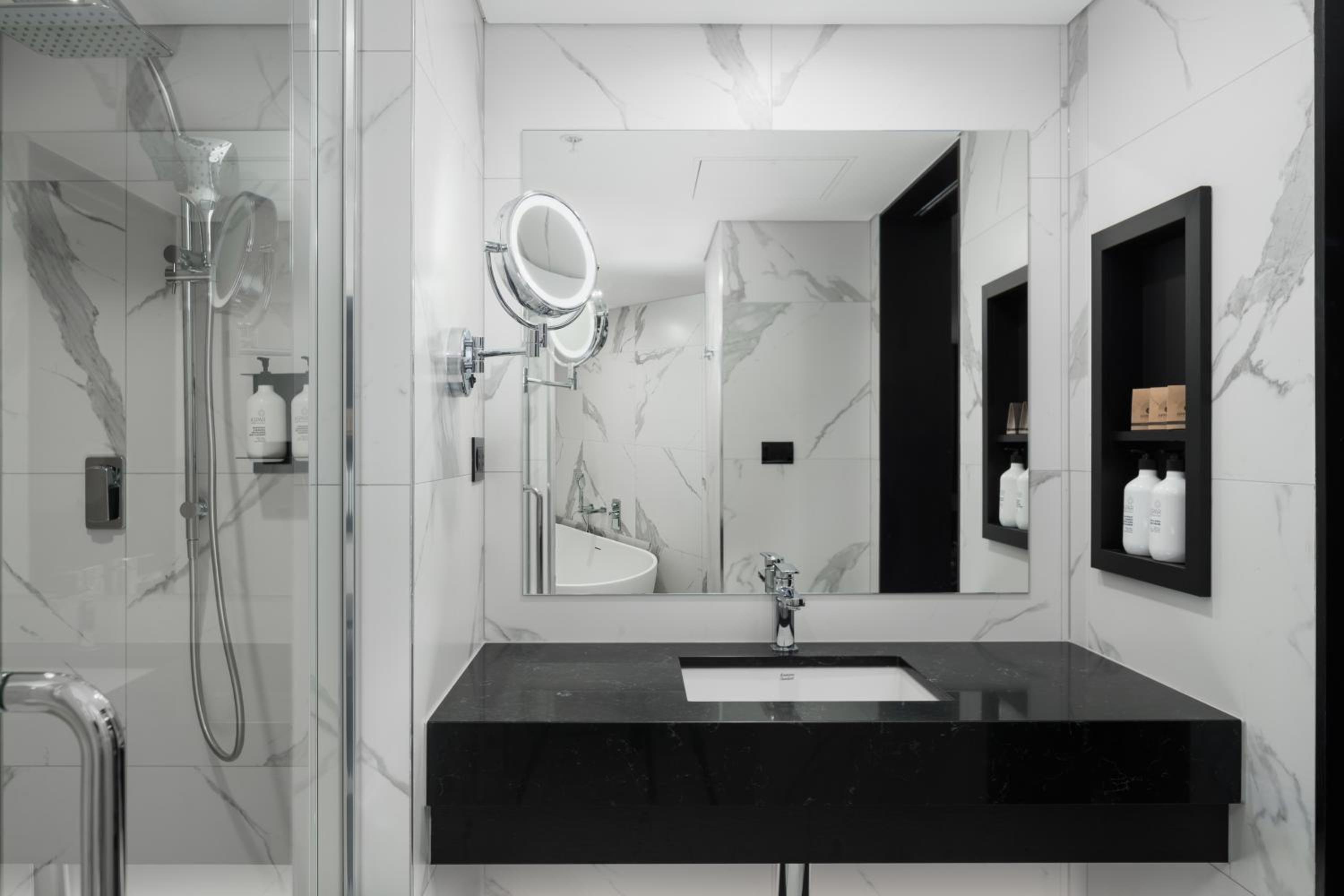 Premium Executive King Room - Photo 9