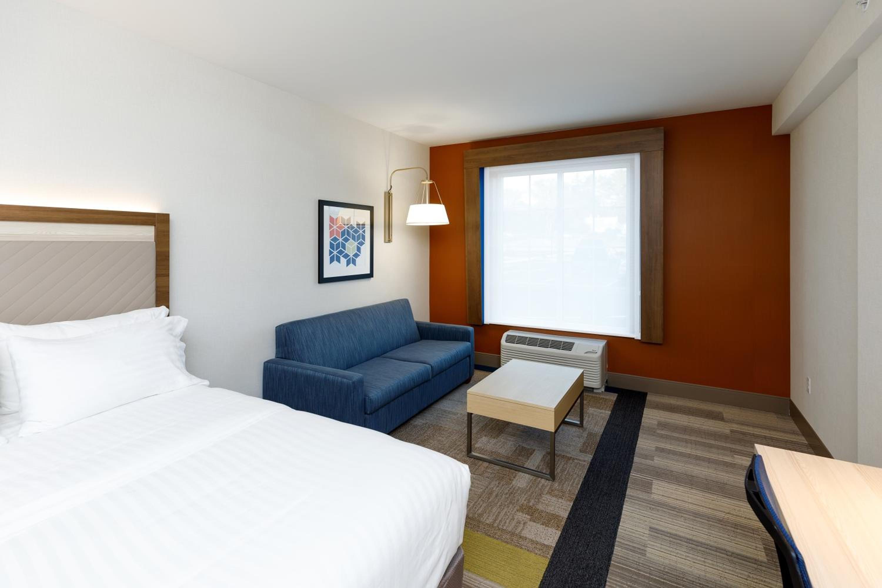 King Suite with Roll-In Shower - Communications/Mobility Accessible photo 2