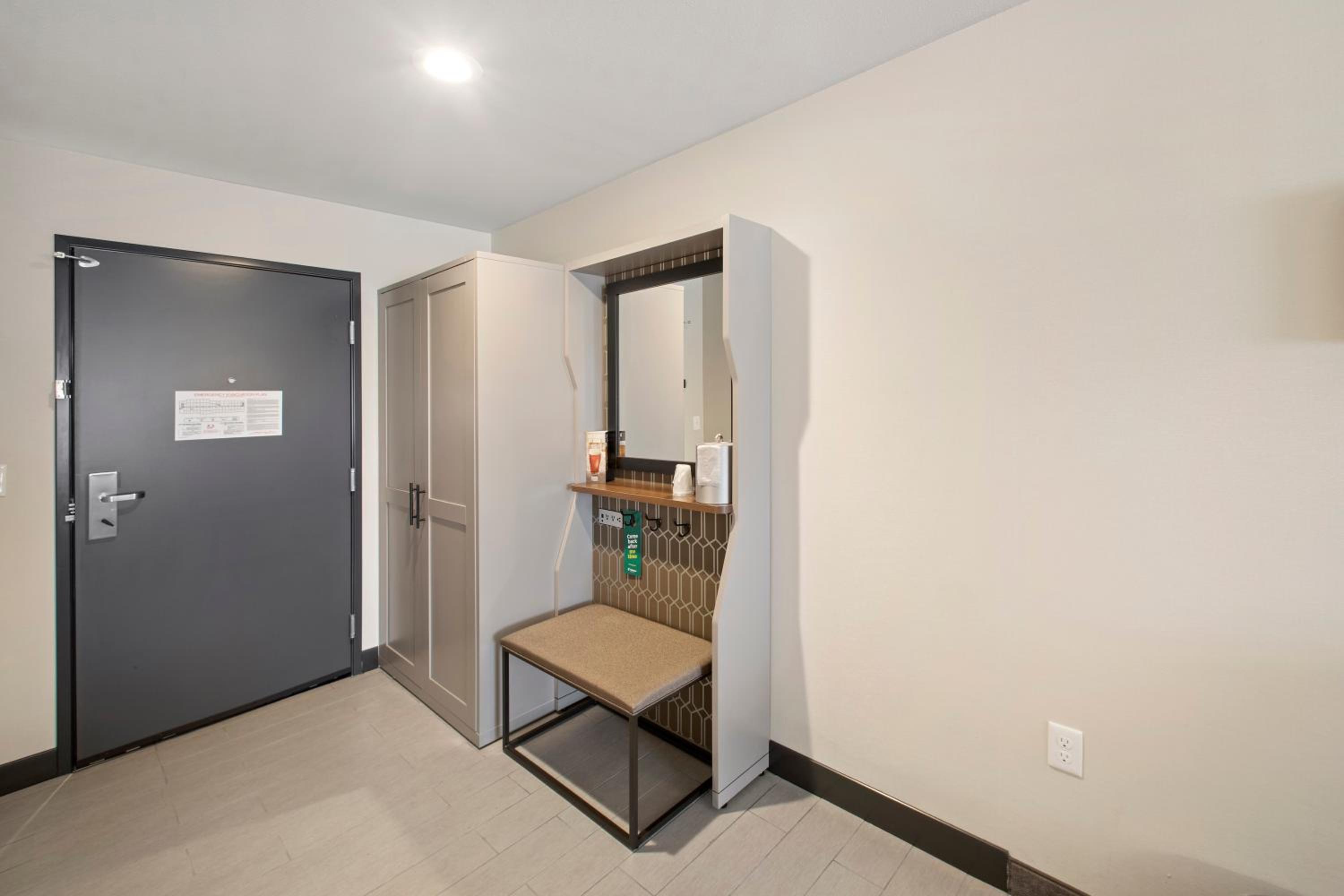 King Studio with Sofa Bed - Hearing Accessible