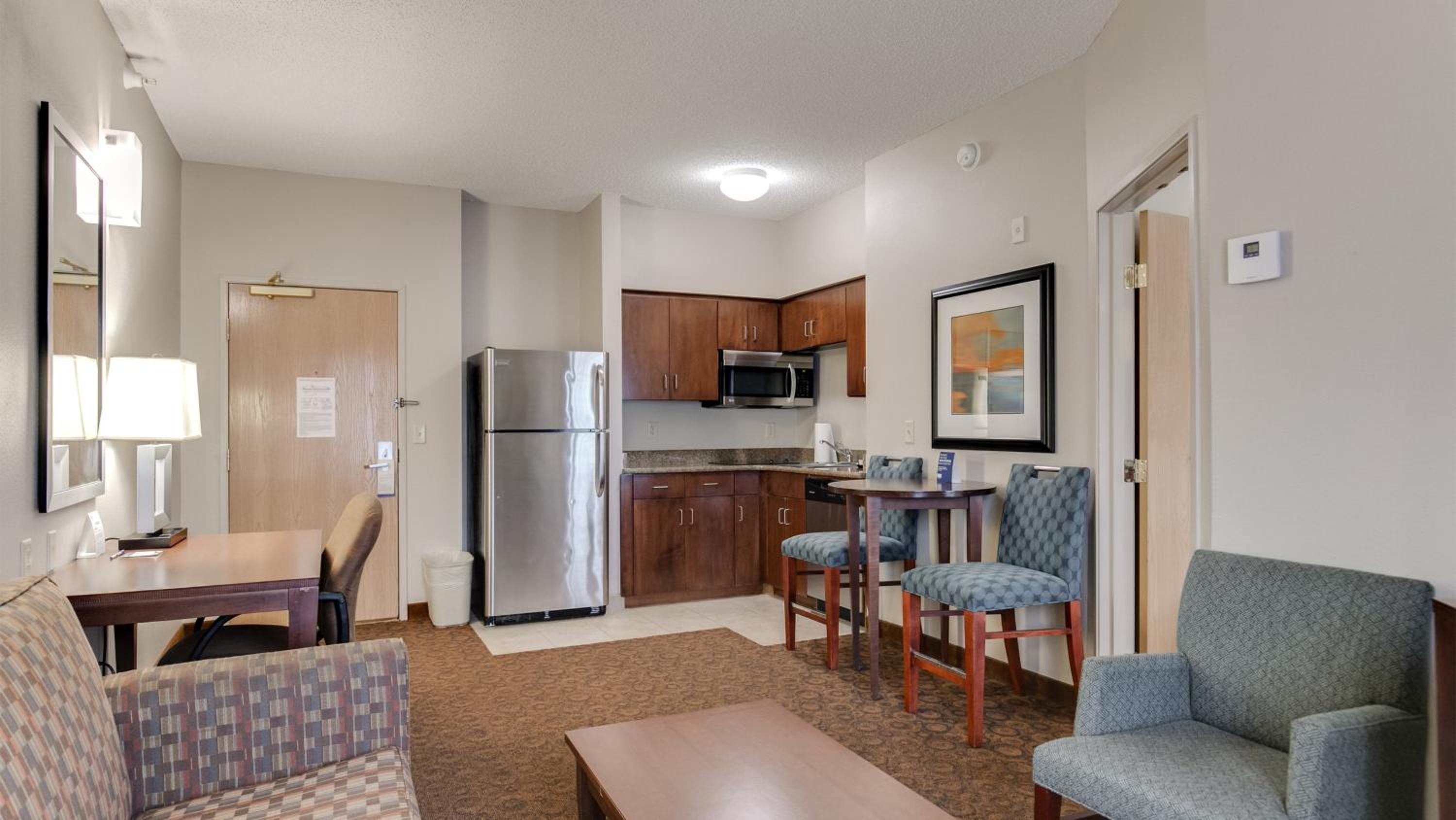 One-Bedroom Queen Suite