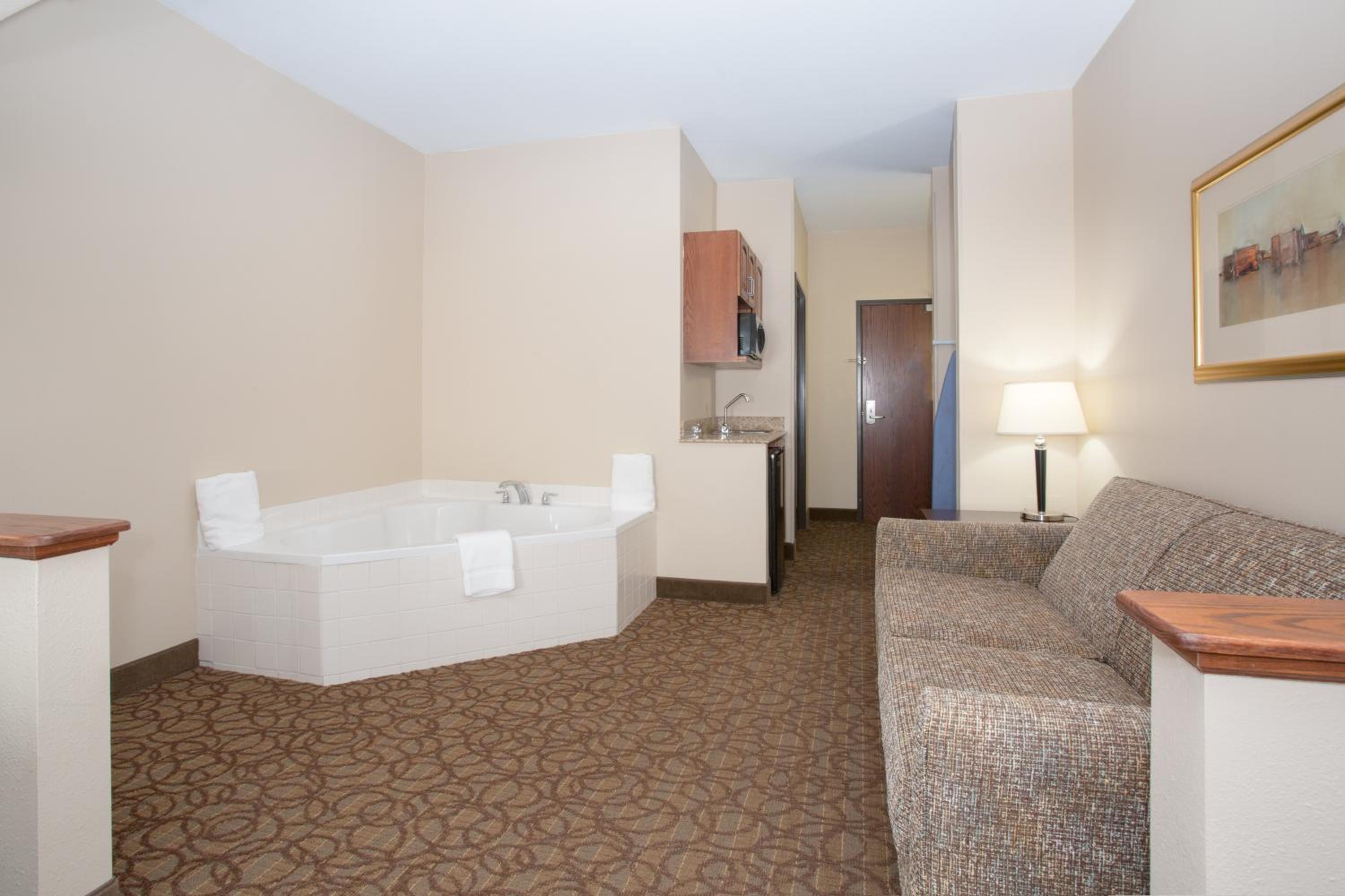 King Suite with Spa Bath - Photo 2