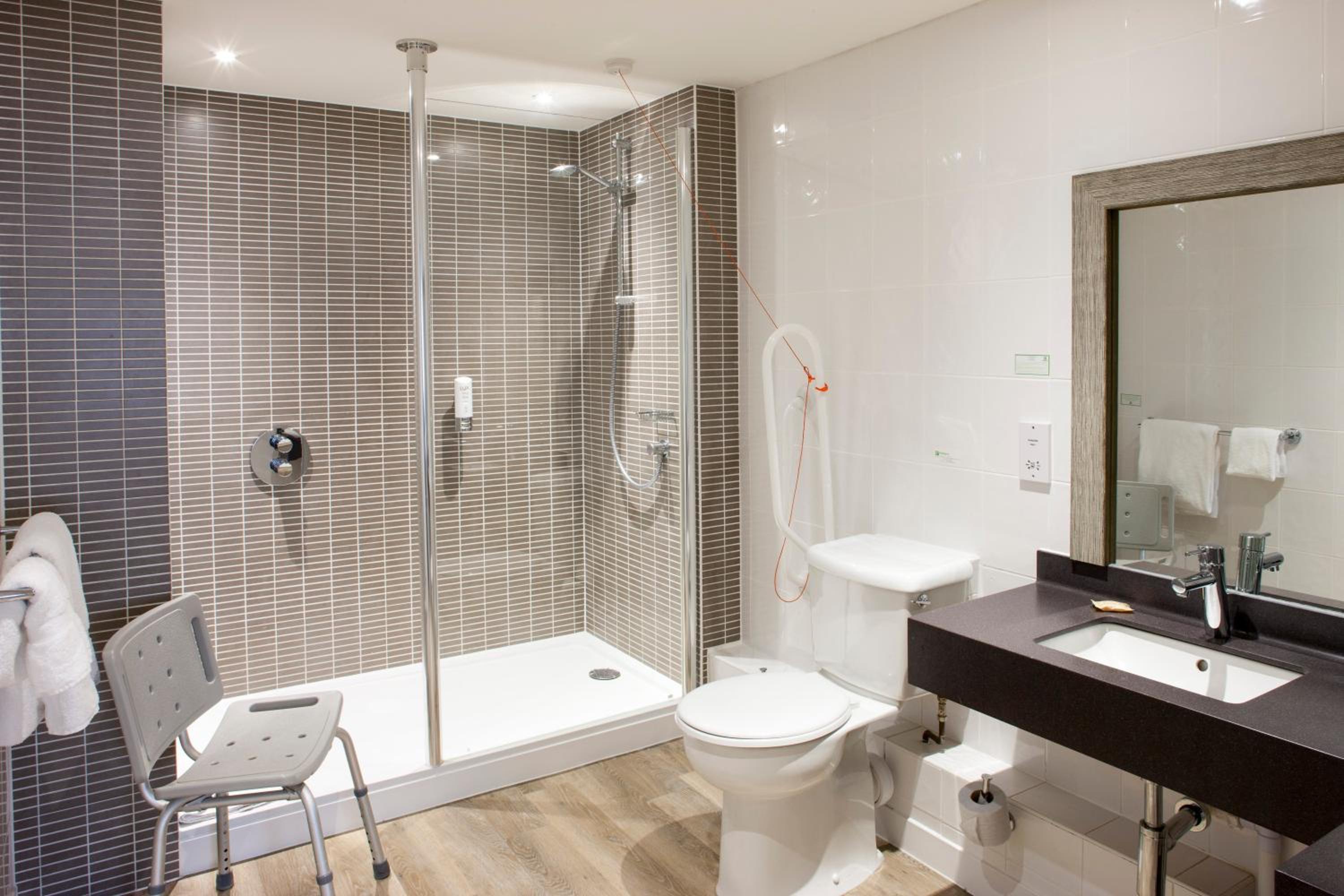 Standard King Room - Accessible - Photo 2