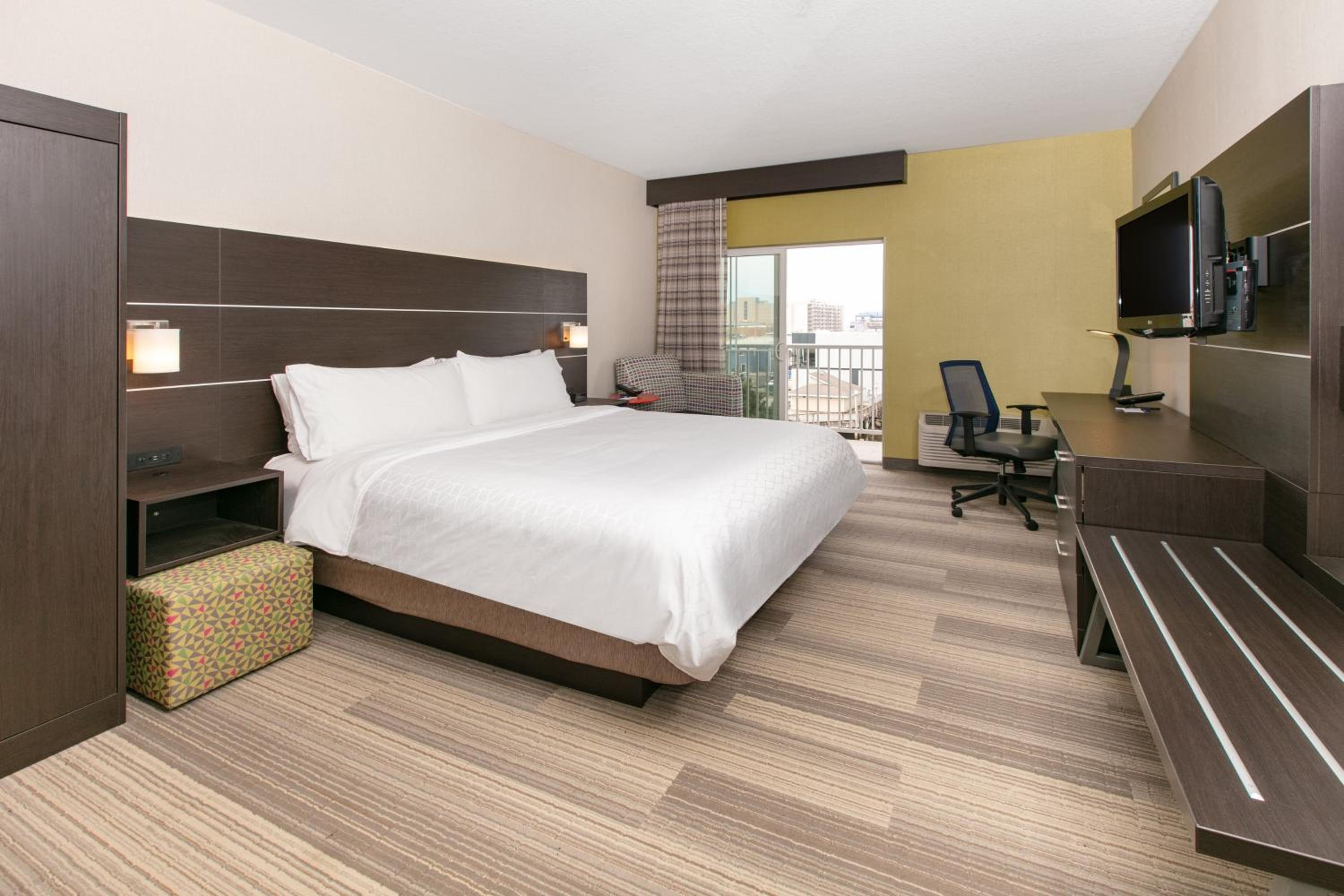 Standard King Room with Balcony and River View - Photo 10