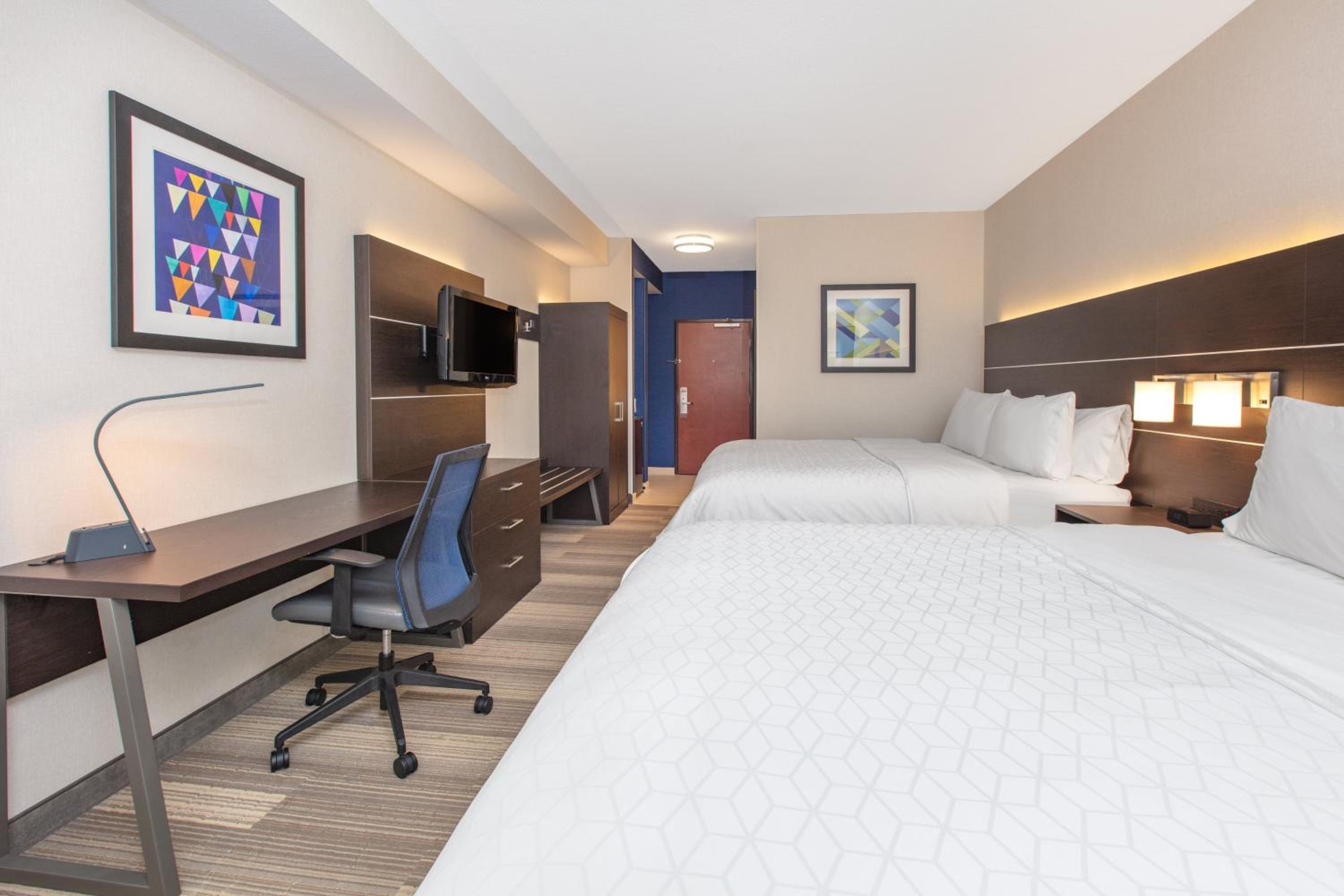 Deluxe Room with Two King Beds - Non-Smoking - Photo 3