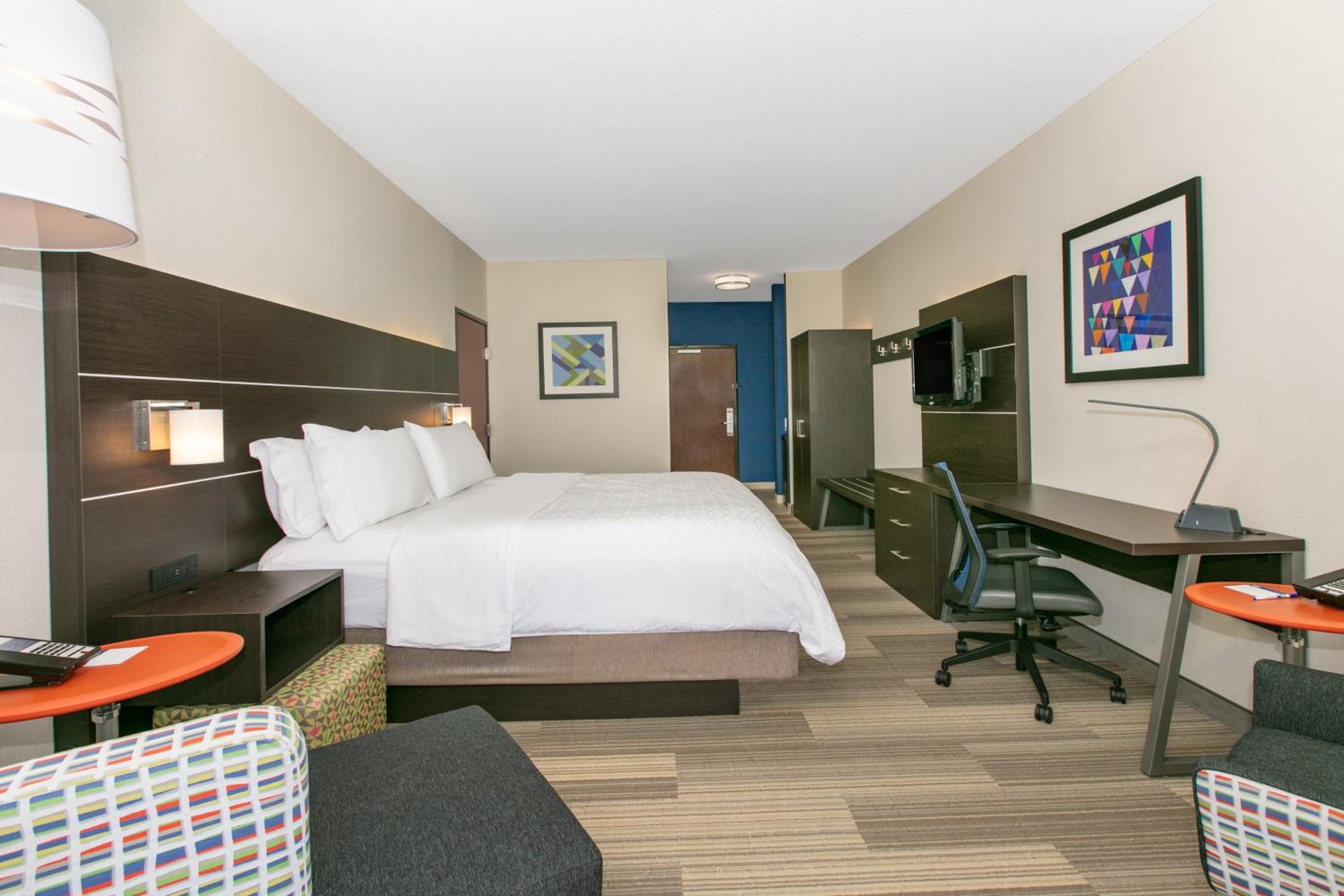 Standard King Room with Balcony and River View - Photo 8