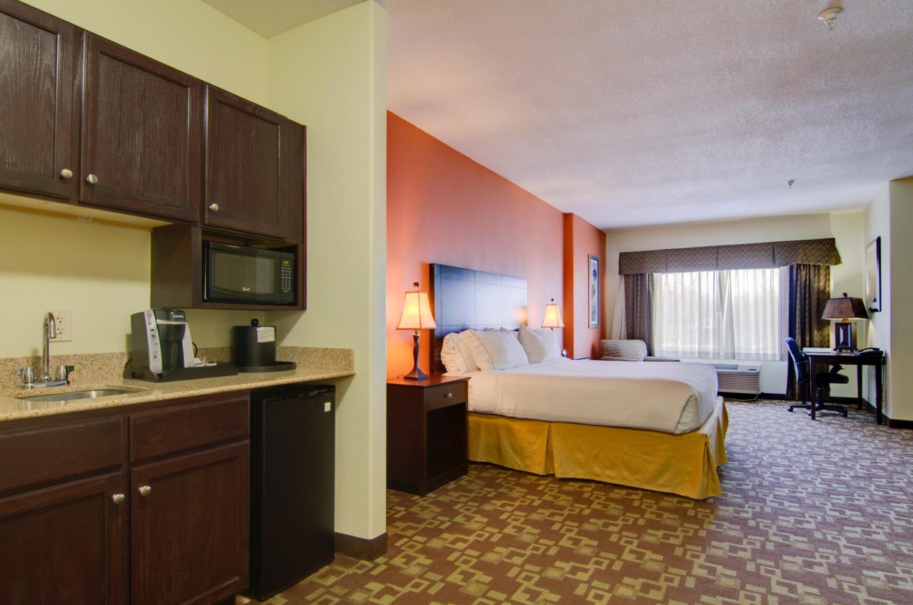 King Room - Non-Smoking photo 1