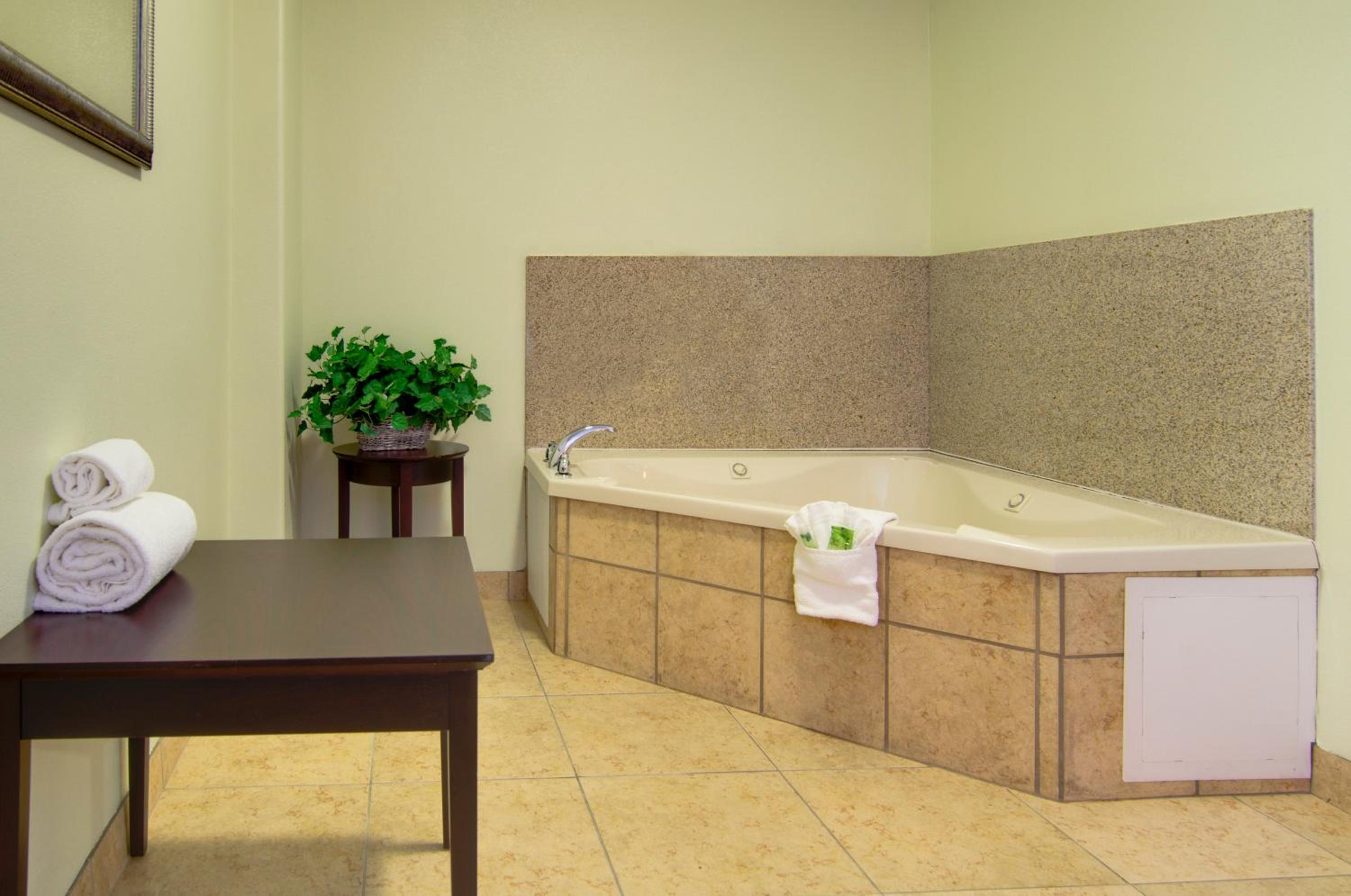 King Room - Non-Smoking photo 2
