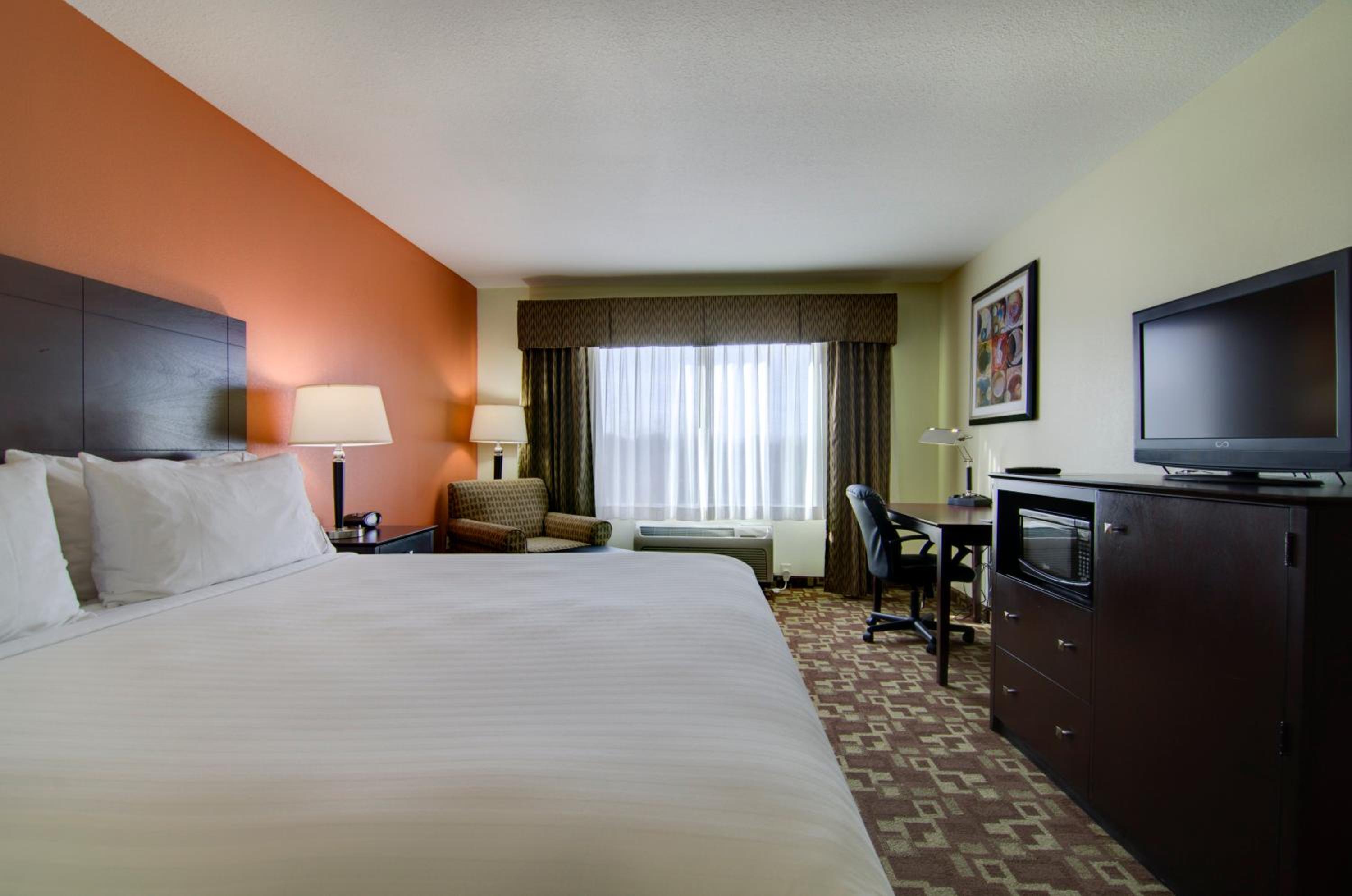 Standard King Room photo 3