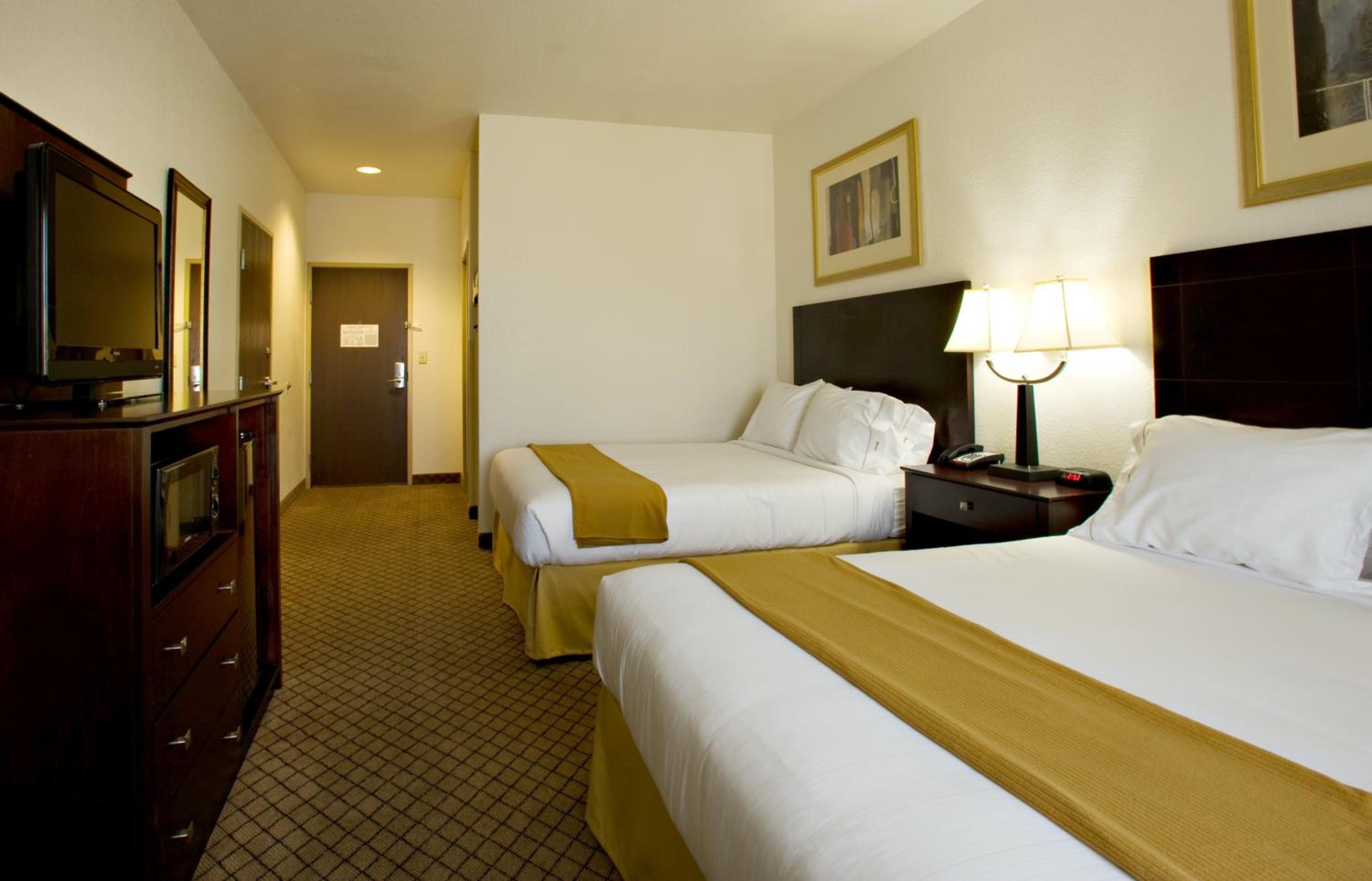 Standard Queen Room with Two Queen Beds and Tub - Accessible photo 1