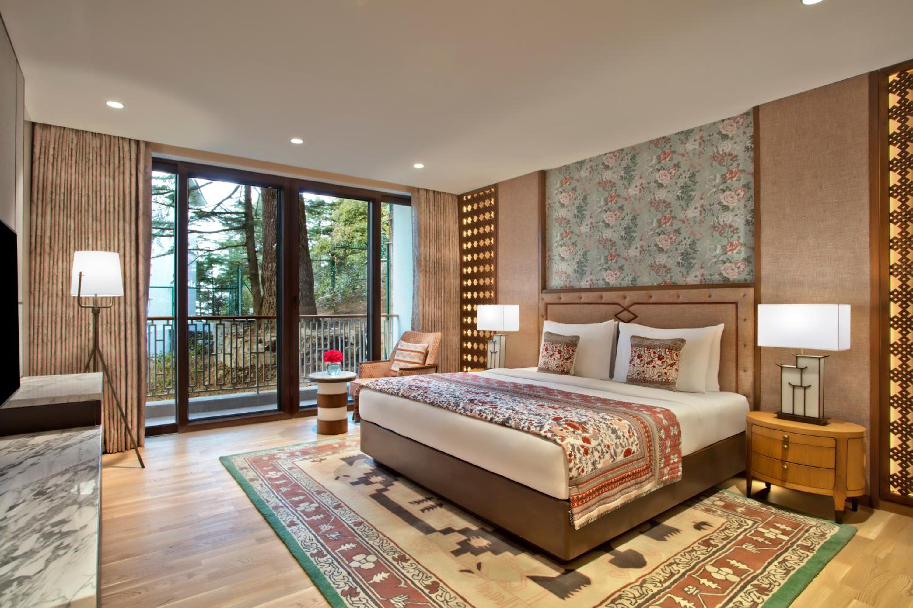 2 Bed Room Residence with 1 King Bed and 2 Twin Beds