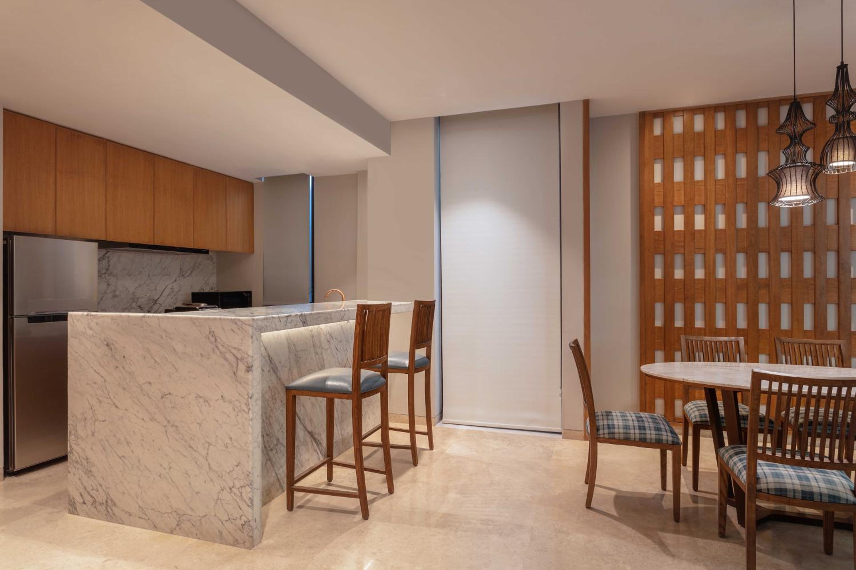 2 Bed Room Residence with 1 King Bed and 2 Twin Beds