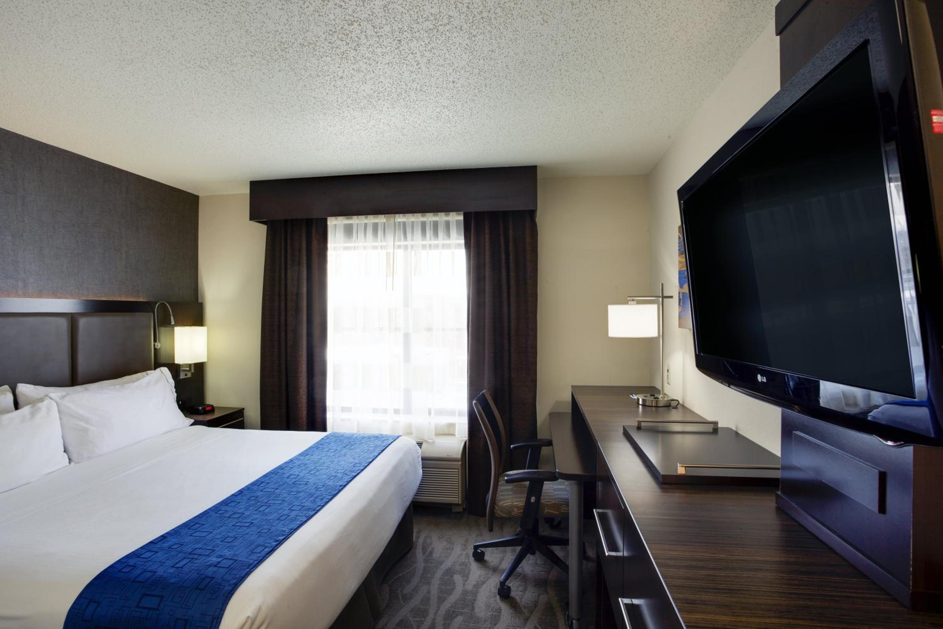 Standard King Room - Photo 3