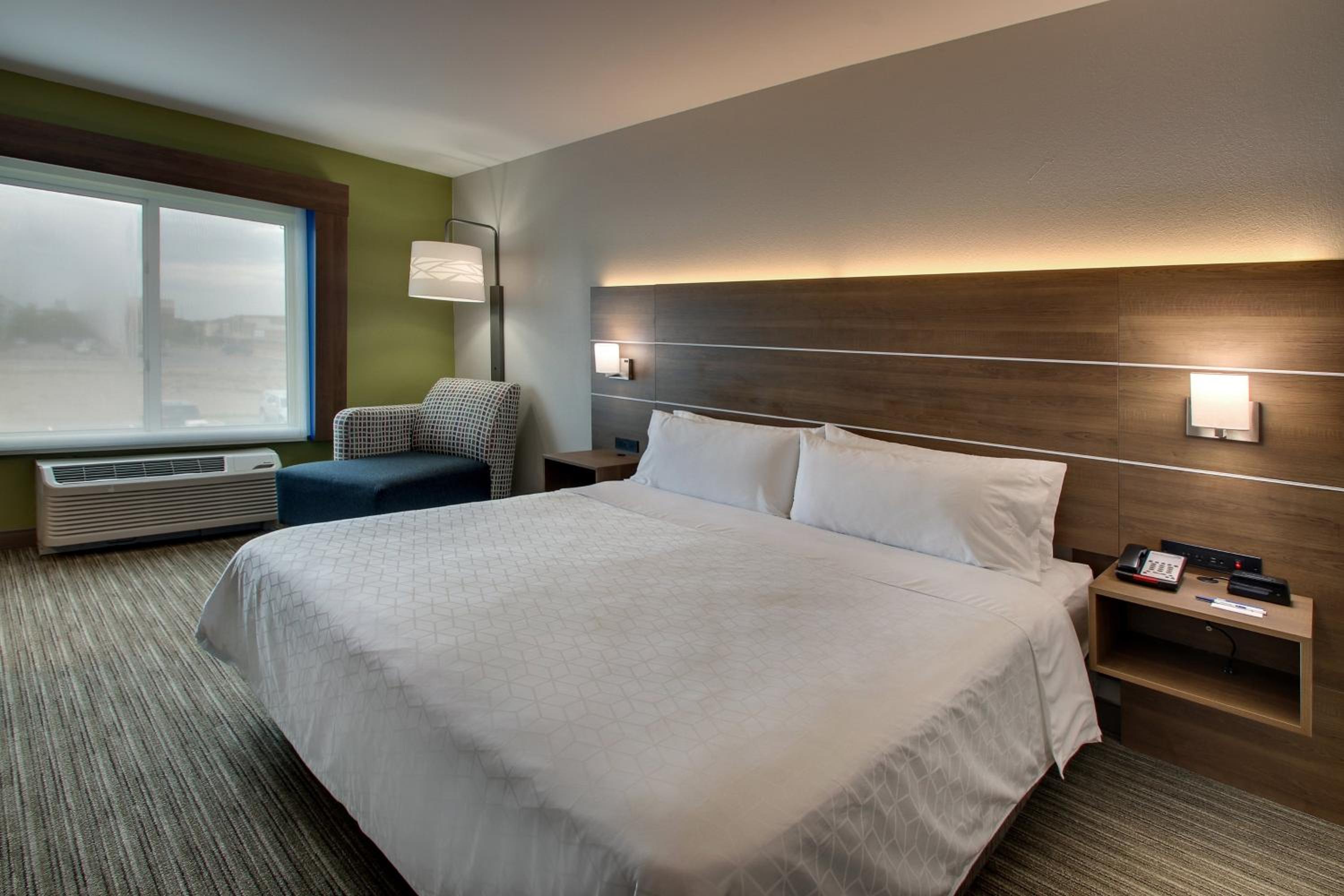 Standard King Room - Photo 4
