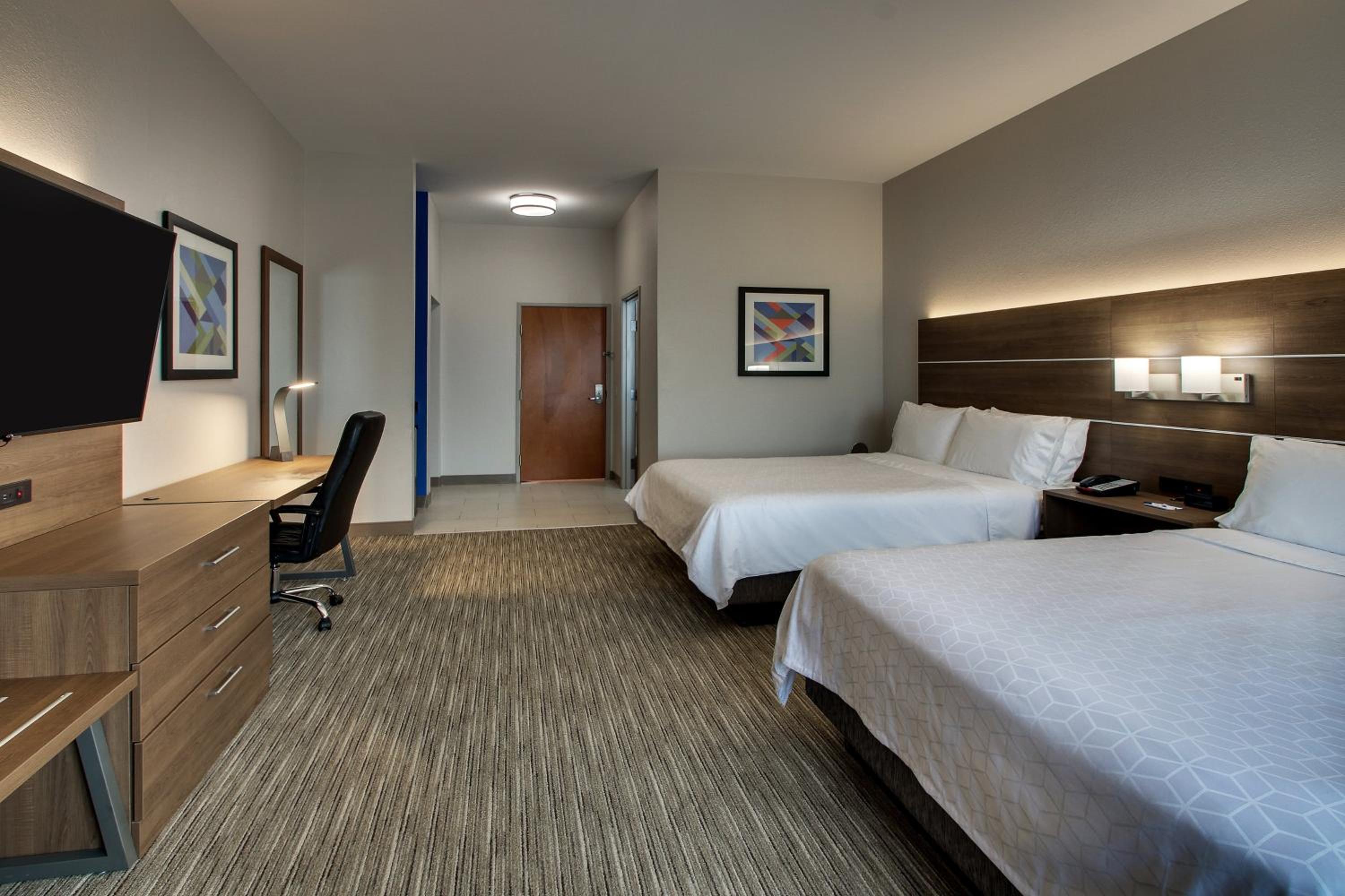 Executive Queen Room with Two Queen Beds - Photo 3