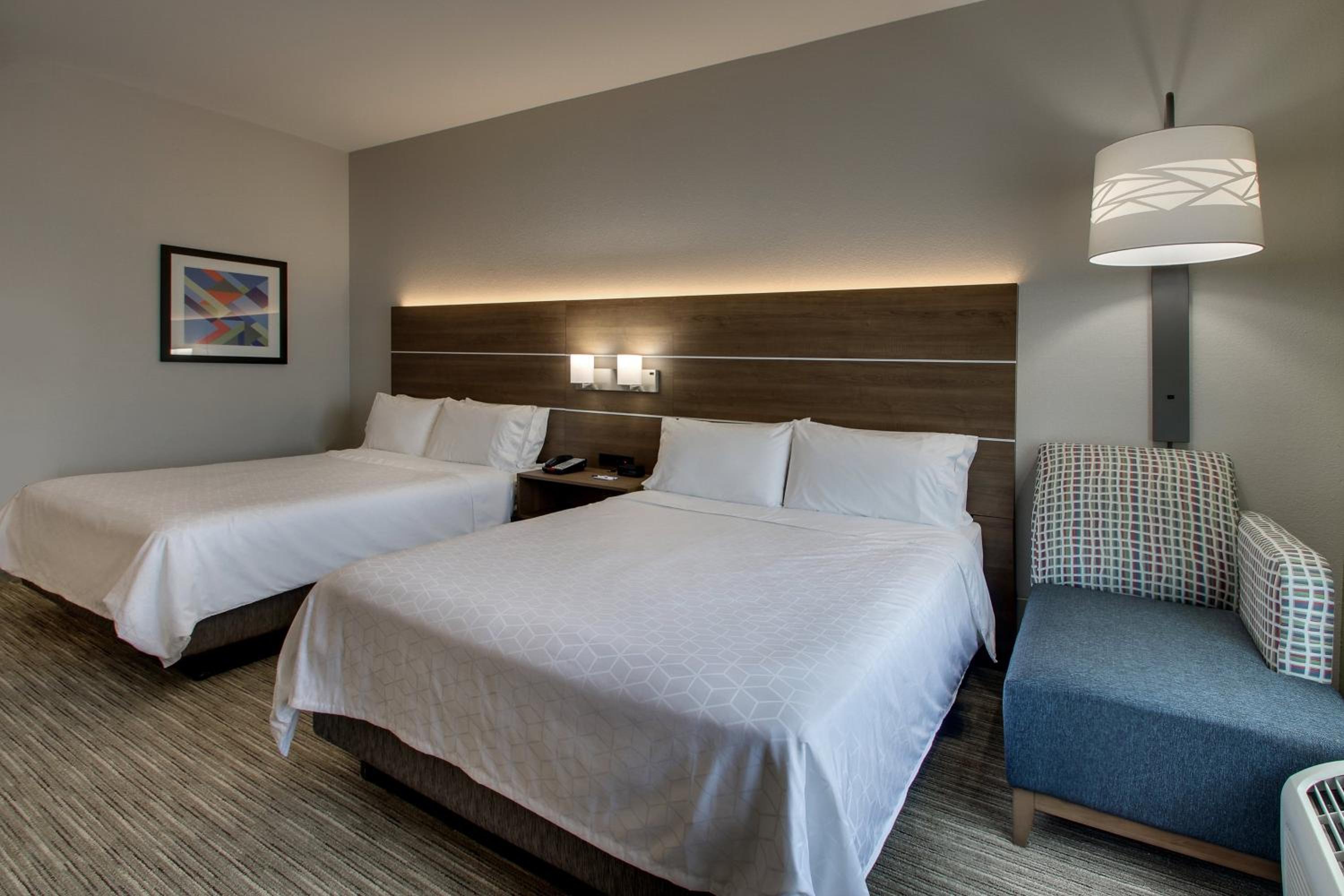 Executive Queen Room with Two Queen Beds - Photo 4
