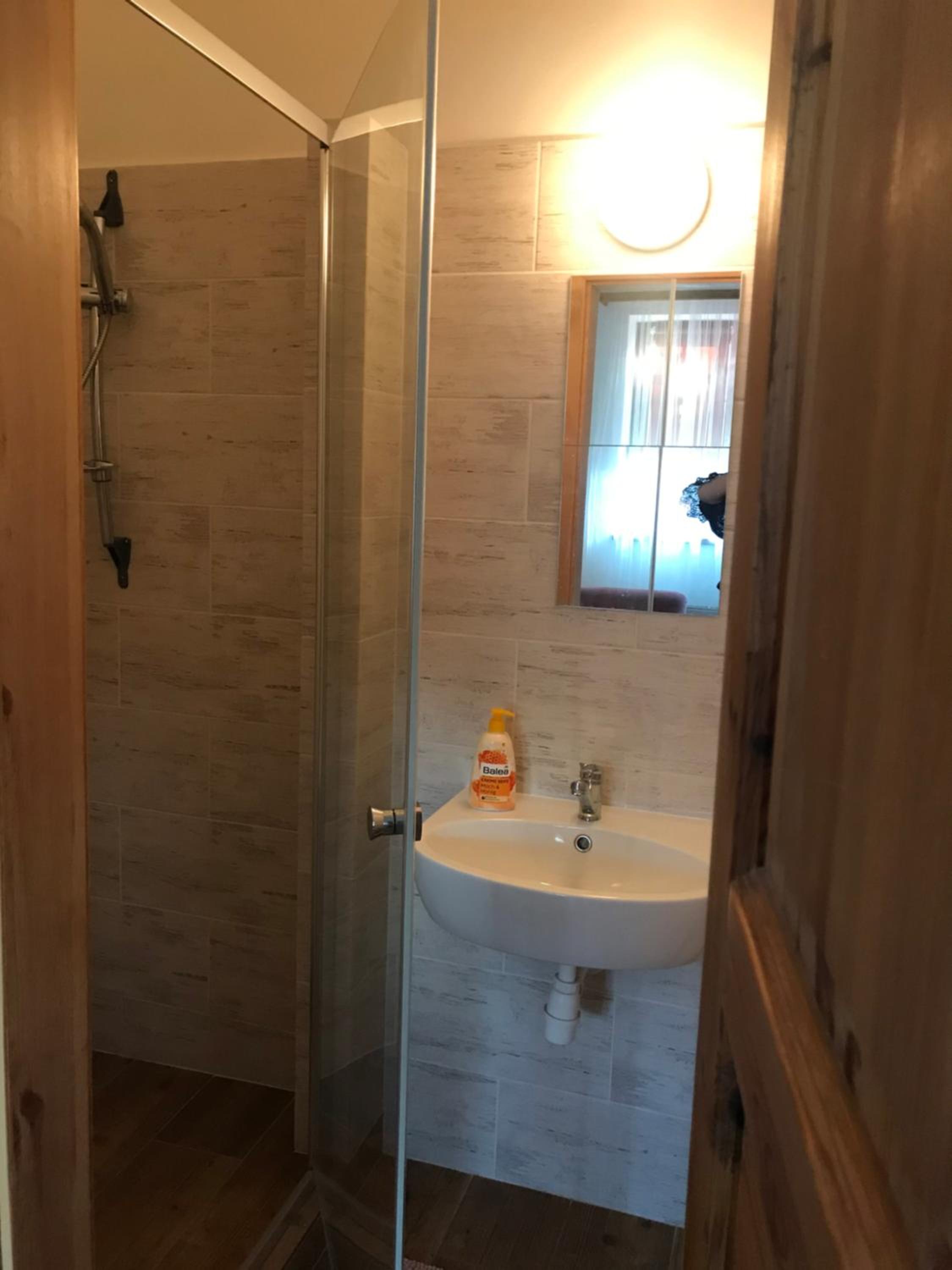 Double Room with Private Bathroom - Photo 1