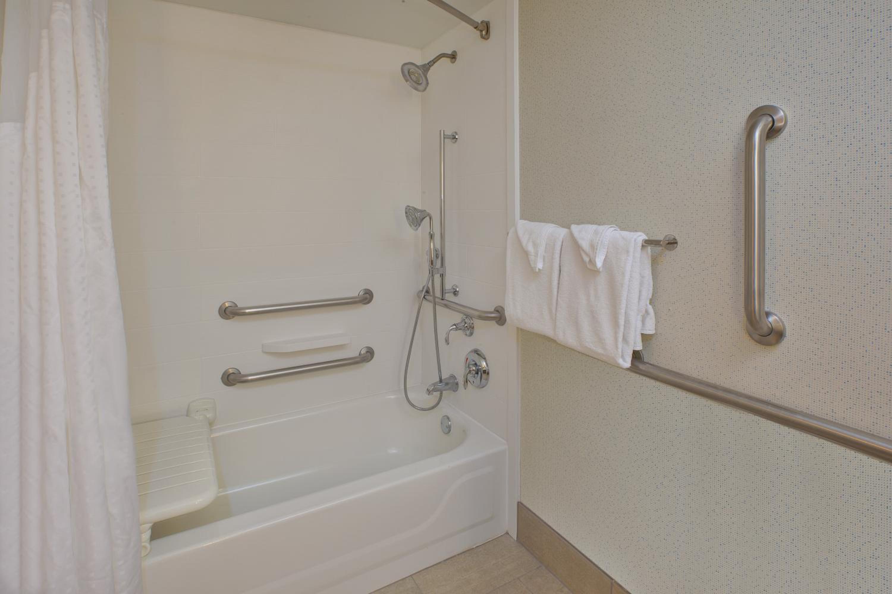 Standard King Room with Accessible Tub - Mobility Access - Photo 8