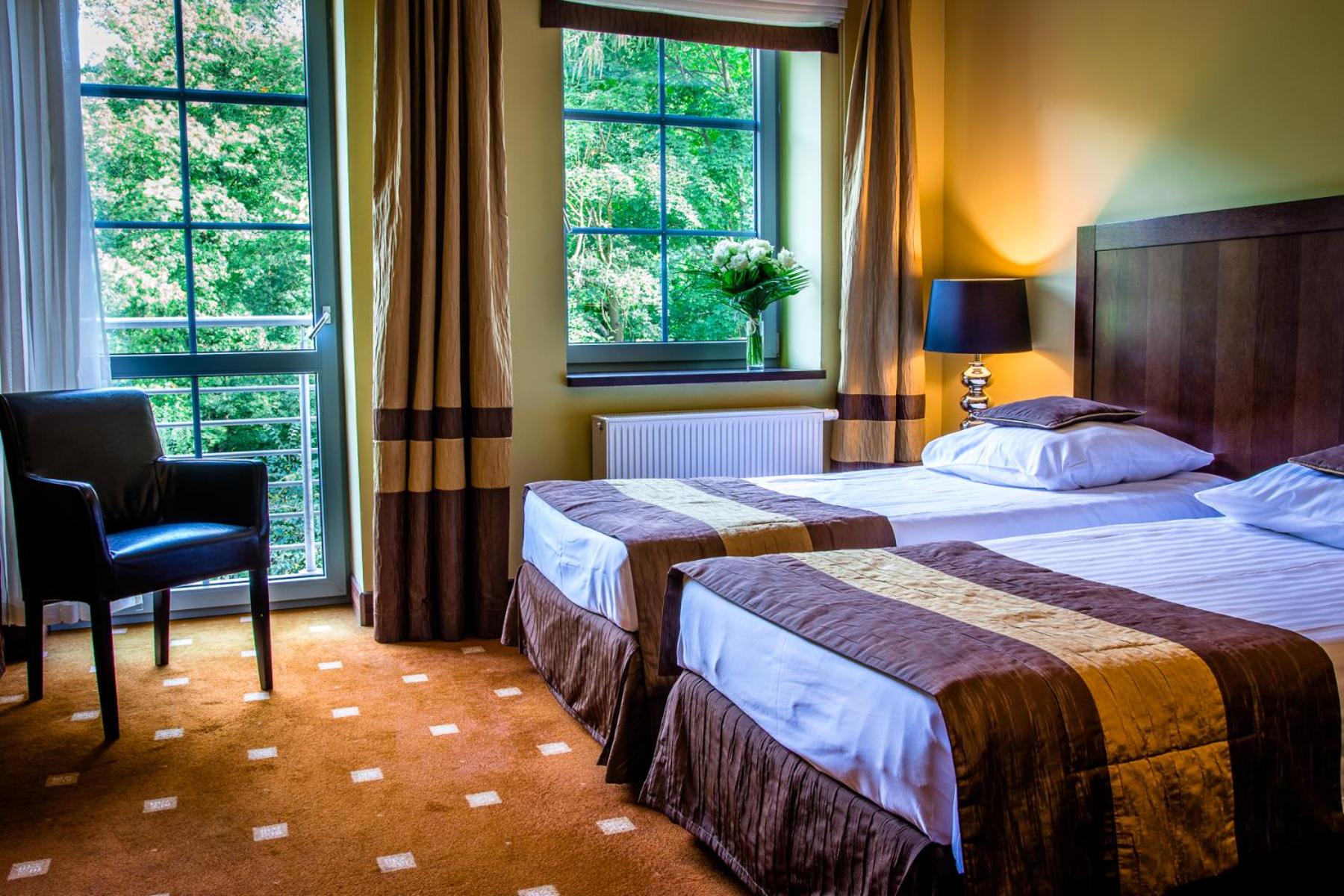 Deluxe Queen Room with Sofa Bed - Photo 1