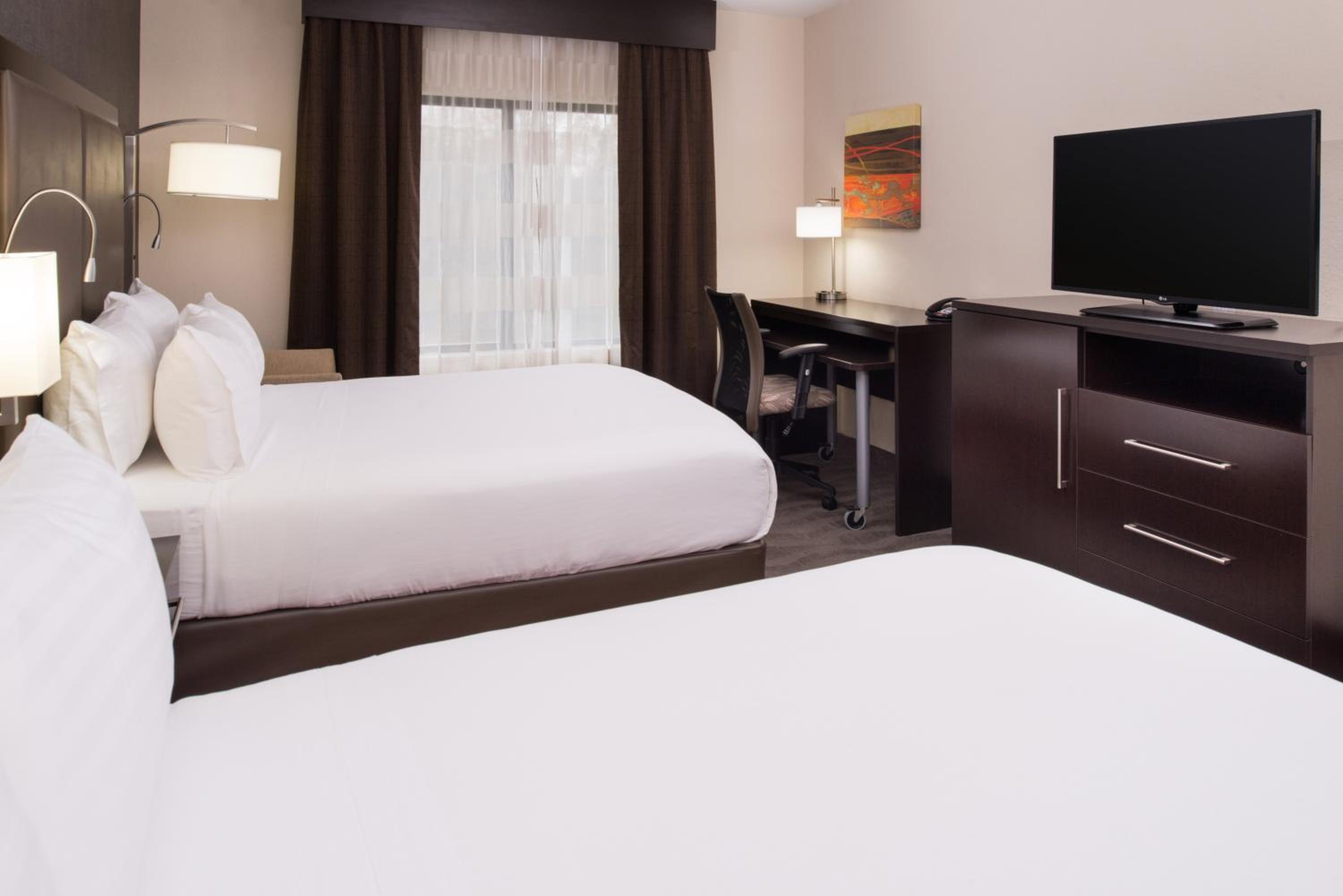 Queen Room with Two Queen Beds - Hearing Accessible/Non-Smoking