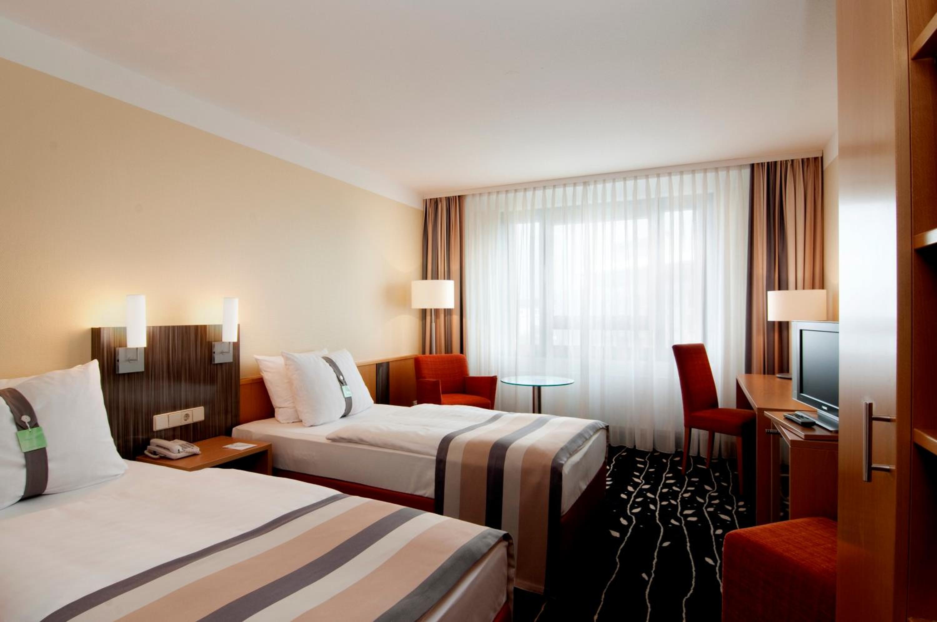 Standard Twin Room - Photo 2