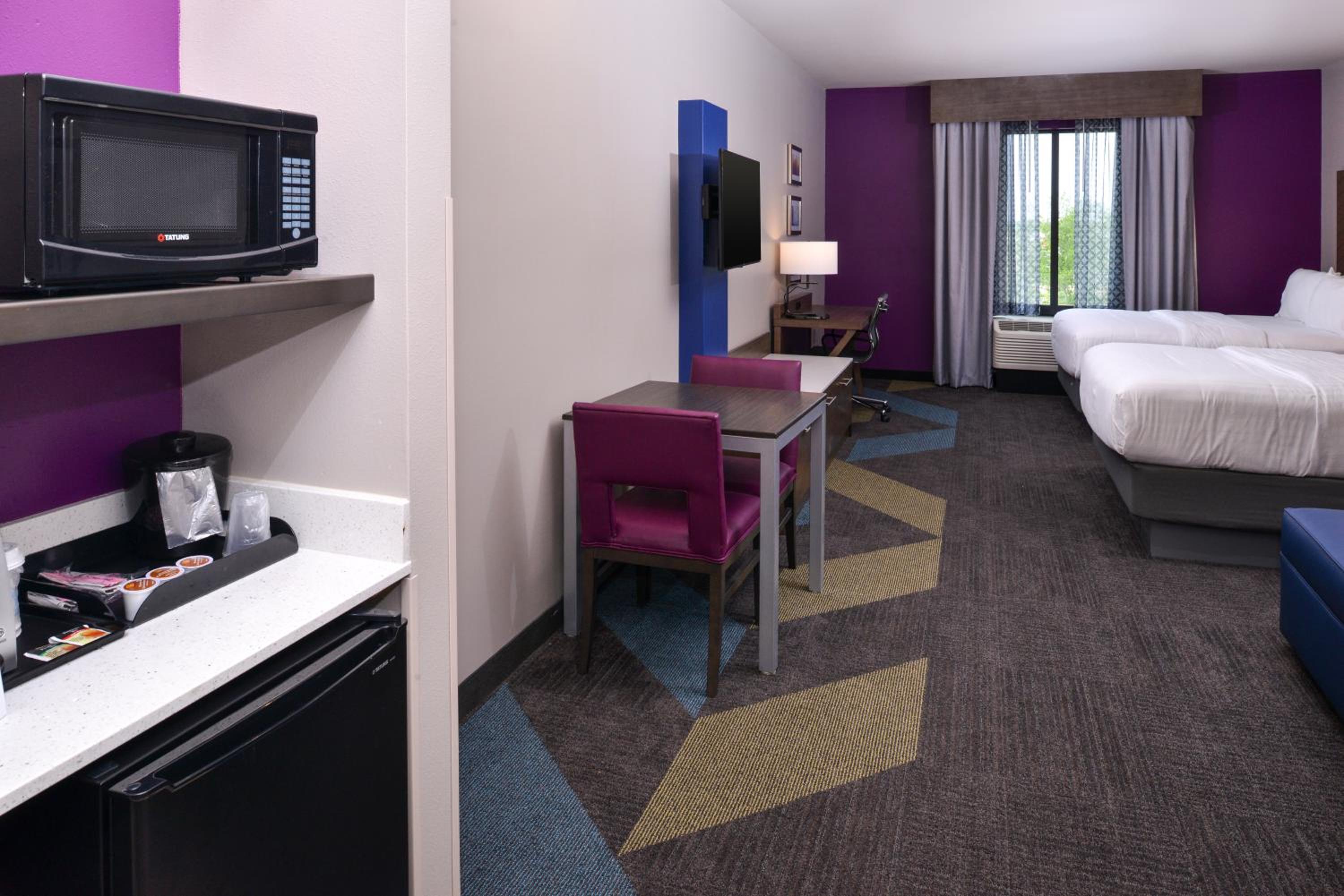Suite with Two Beds - Non-Smoking photo 3