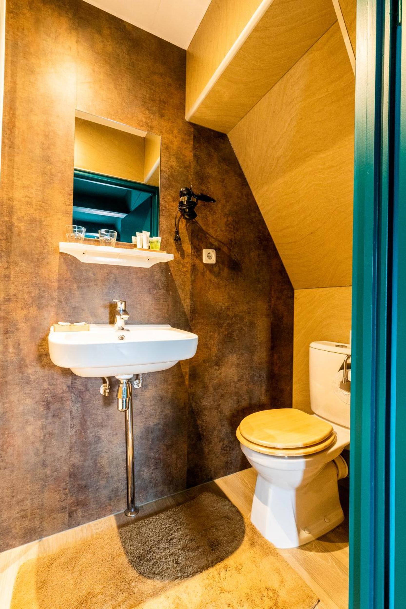 Deluxe Double Room (Blue room - second floor) - Photo 7