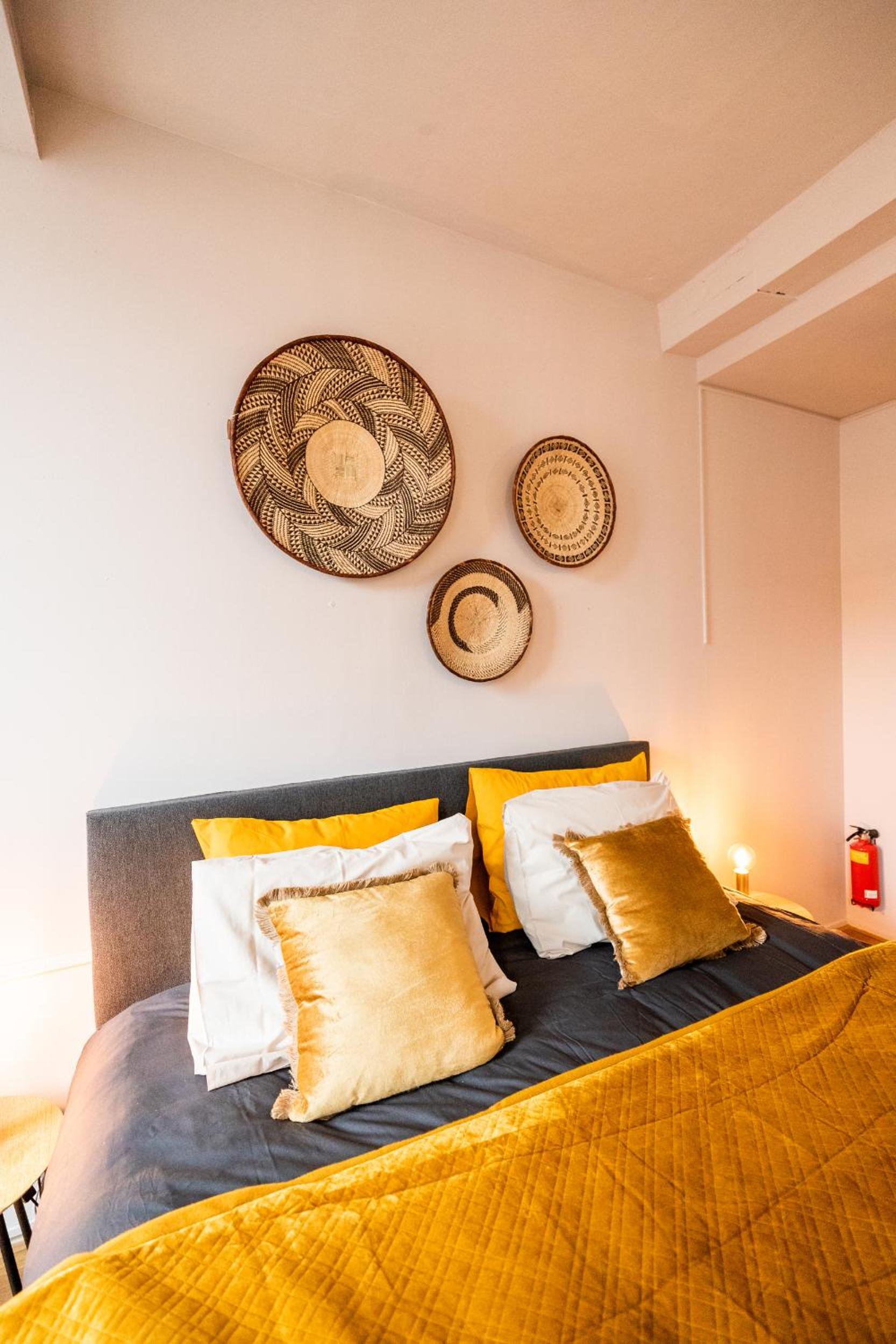 Double Room with City View (Yellow room - first floor) - Photo 2